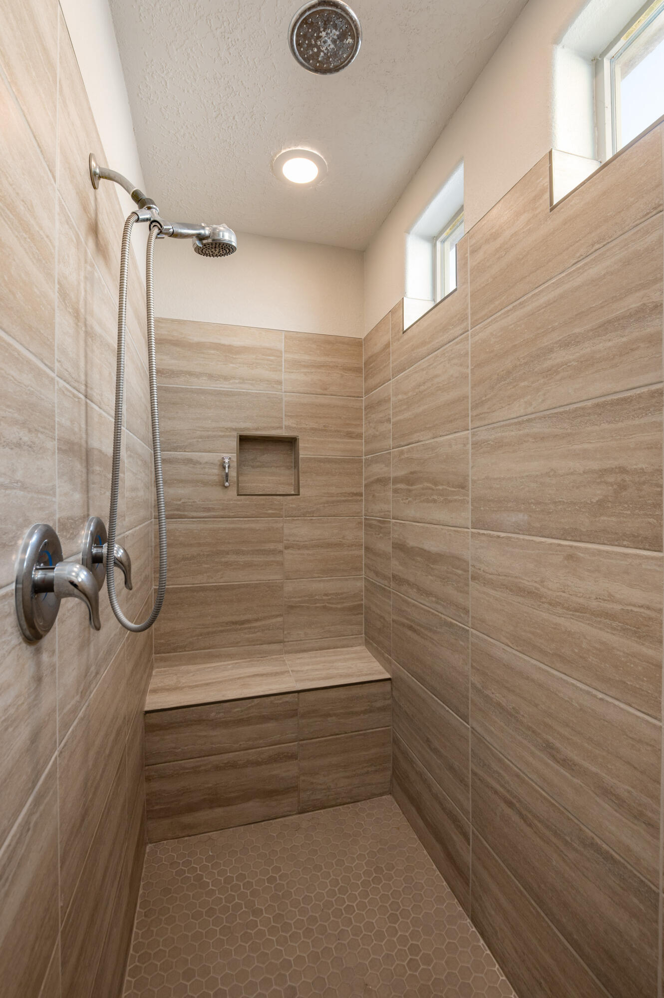 Photo 4 — 700 Cuarzo Road SE