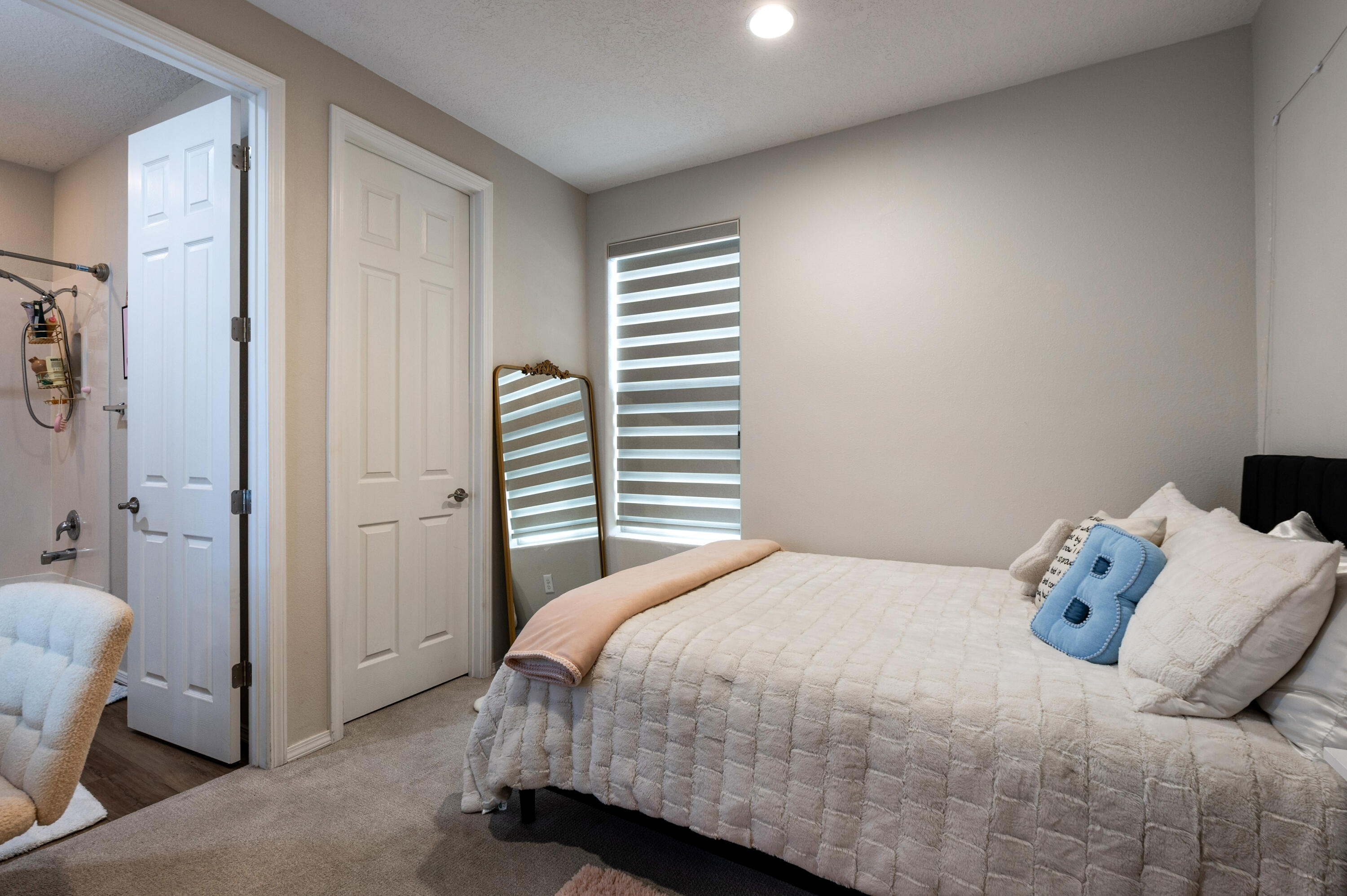 Photo 5 — 700 Cuarzo Road SE
