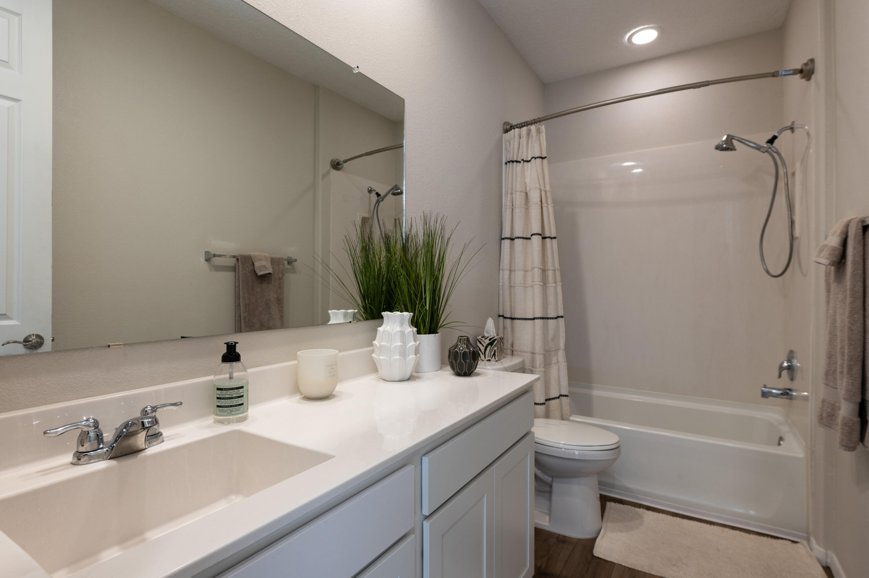 Photo 8 — 700 Cuarzo Road SE