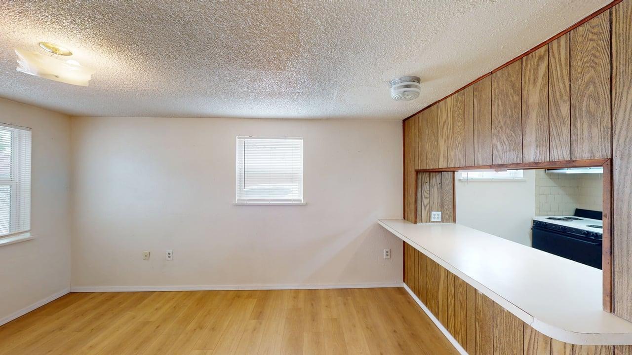 Photo 2 — 901 7th Street NW