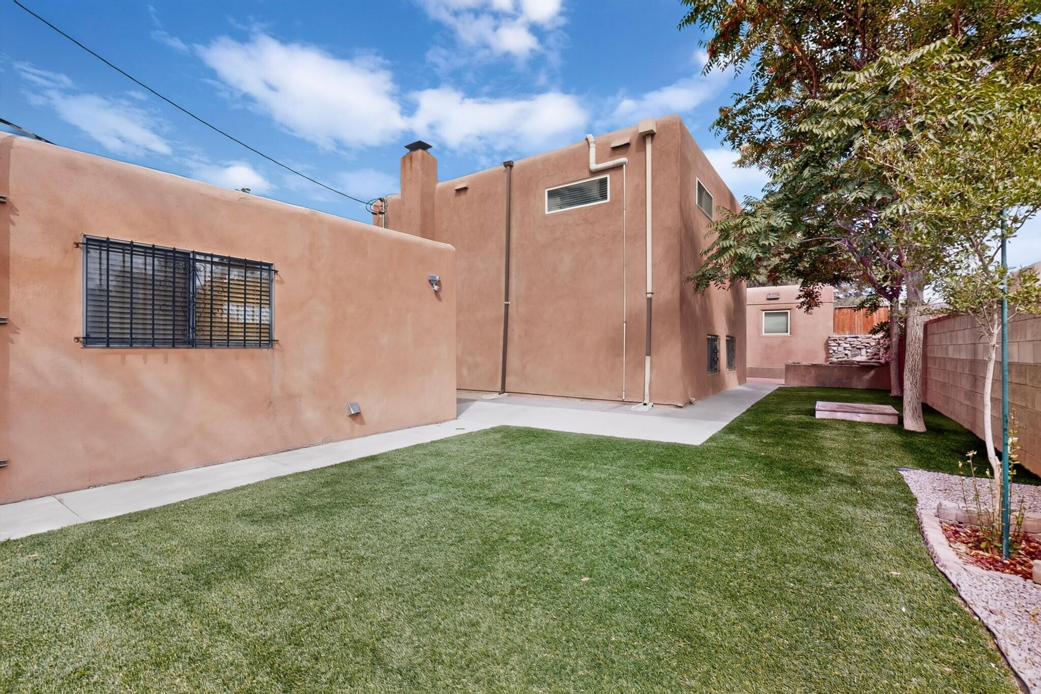 Photo 2 — 429 General Somervell Street NE
