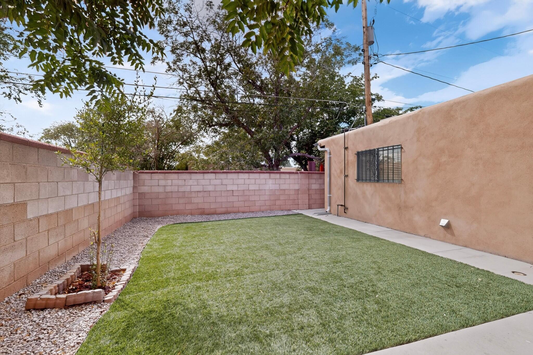 Photo 3 — 429 General Somervell Street NE