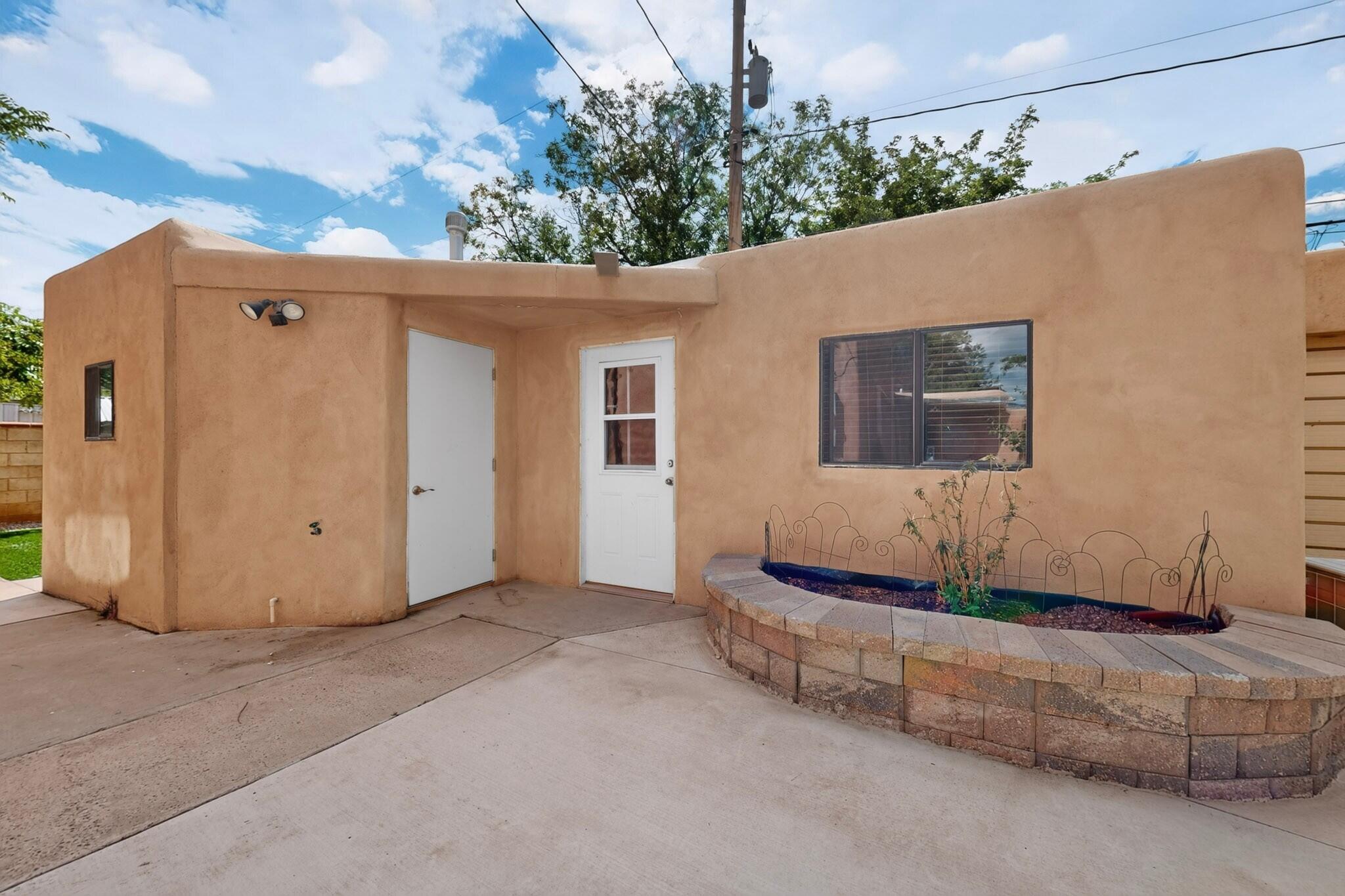 Photo 4 — 429 General Somervell Street NE