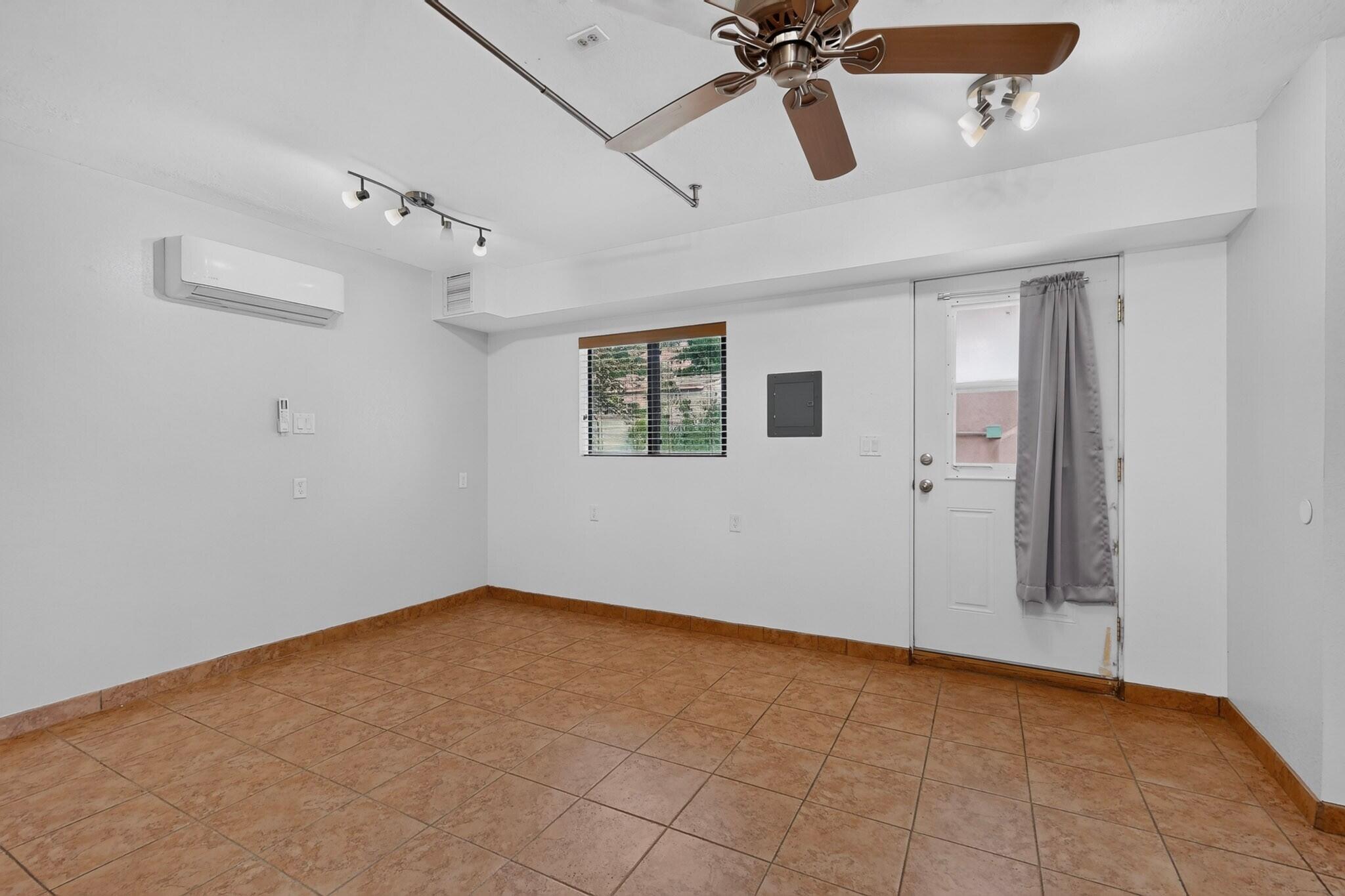Photo 5 — 429 General Somervell Street NE