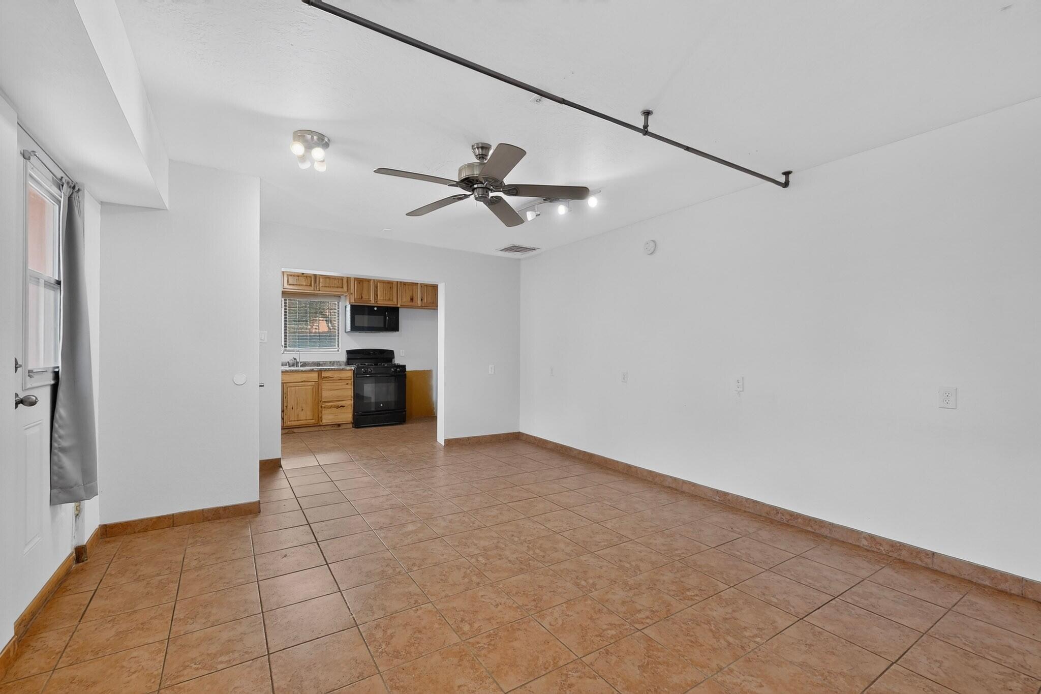 Photo 7 — 429 General Somervell Street NE