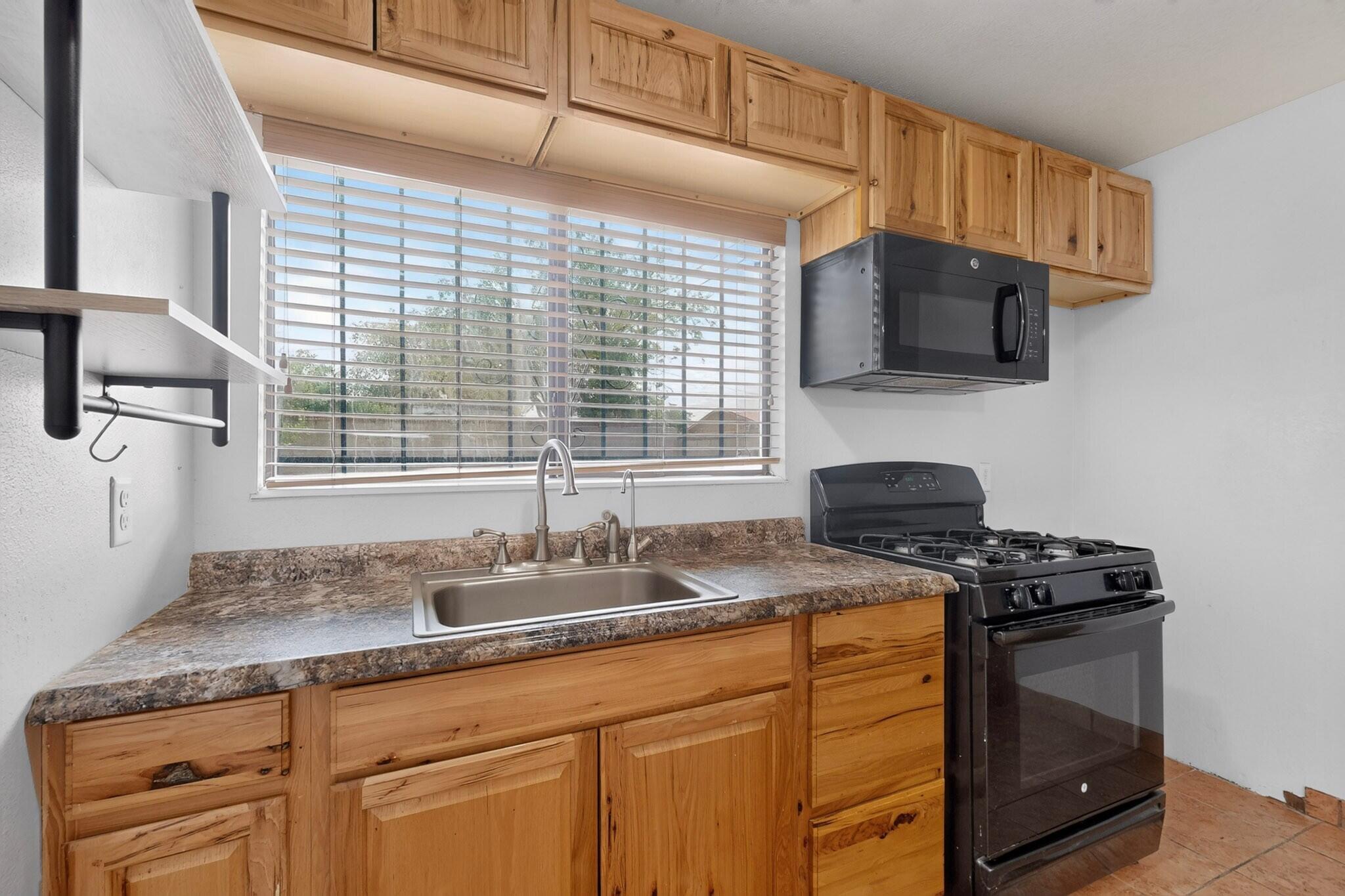 Photo 8 — 429 General Somervell Street NE