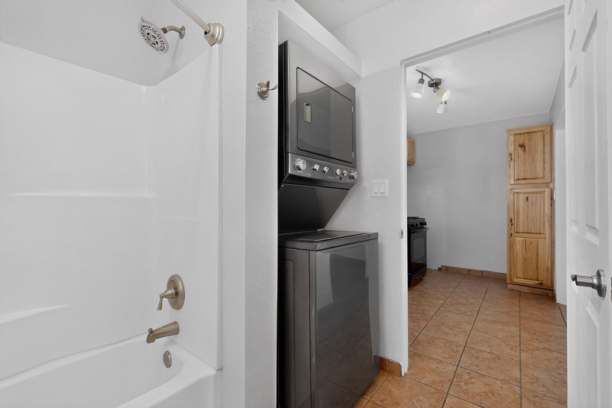 Photo 10 — 429 General Somervell Street NE