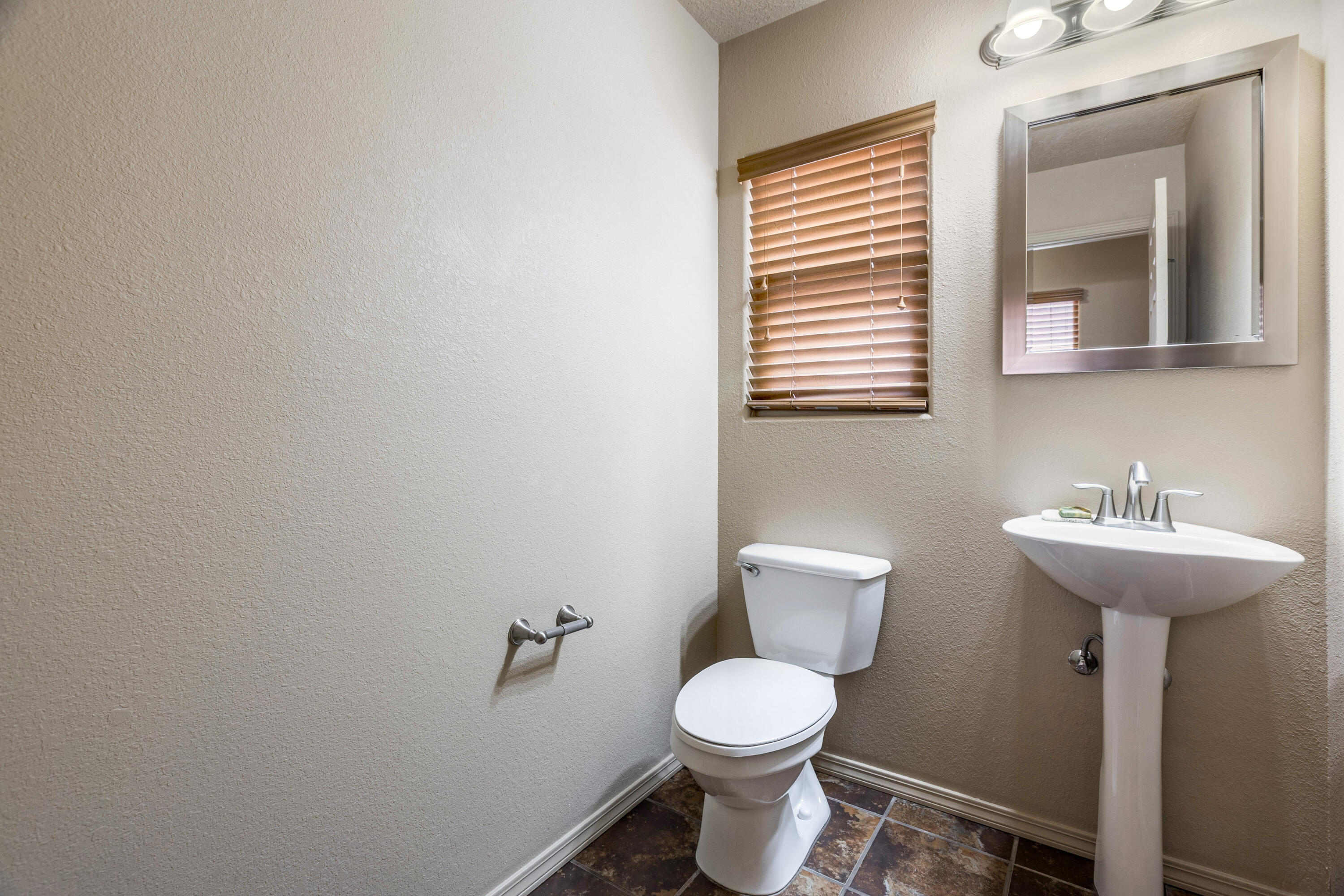 Photo 2 — 2028 Mountaineer Drive SE