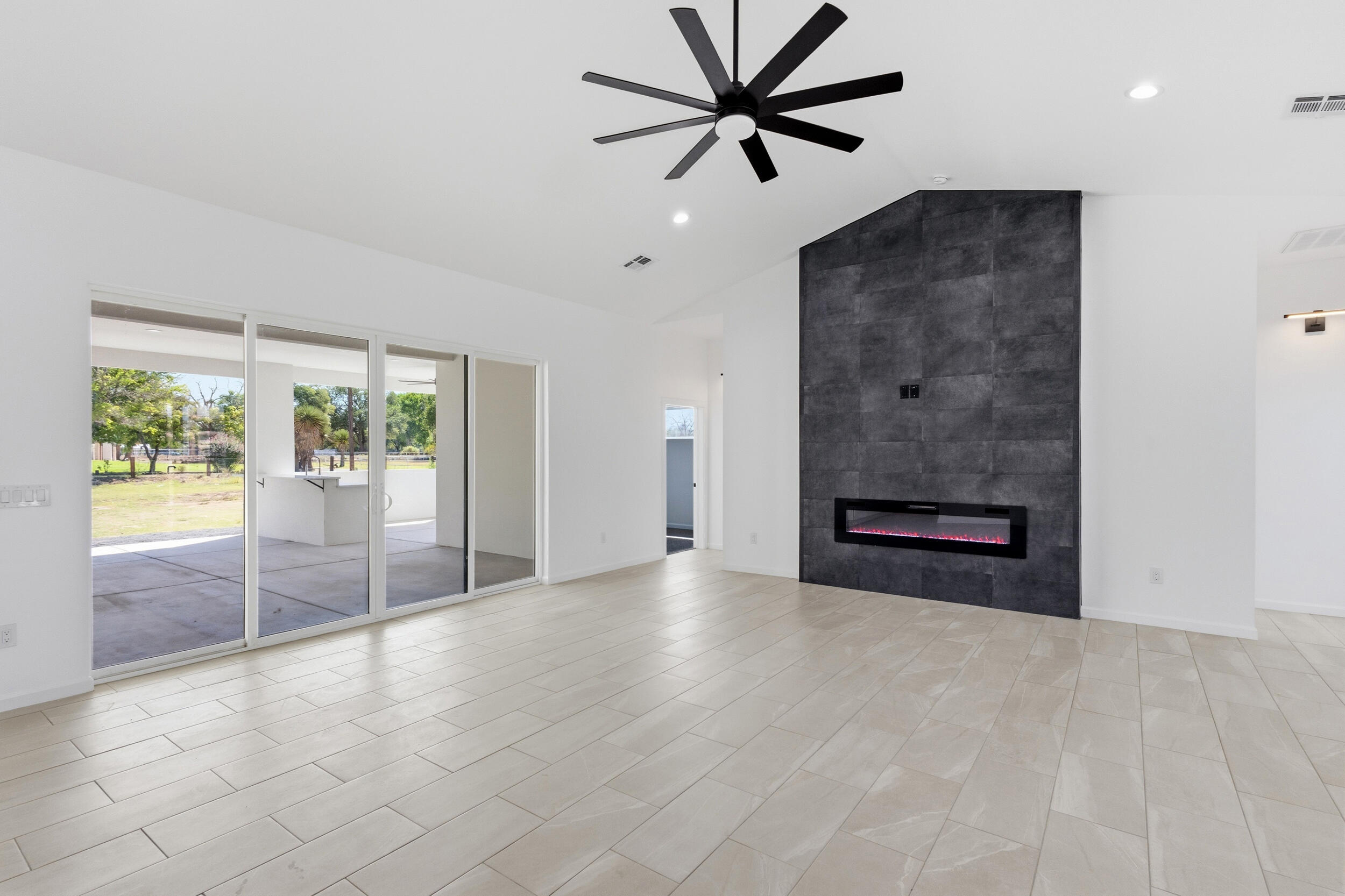 Photo 8 — 6926 Isleta Boulevard SW