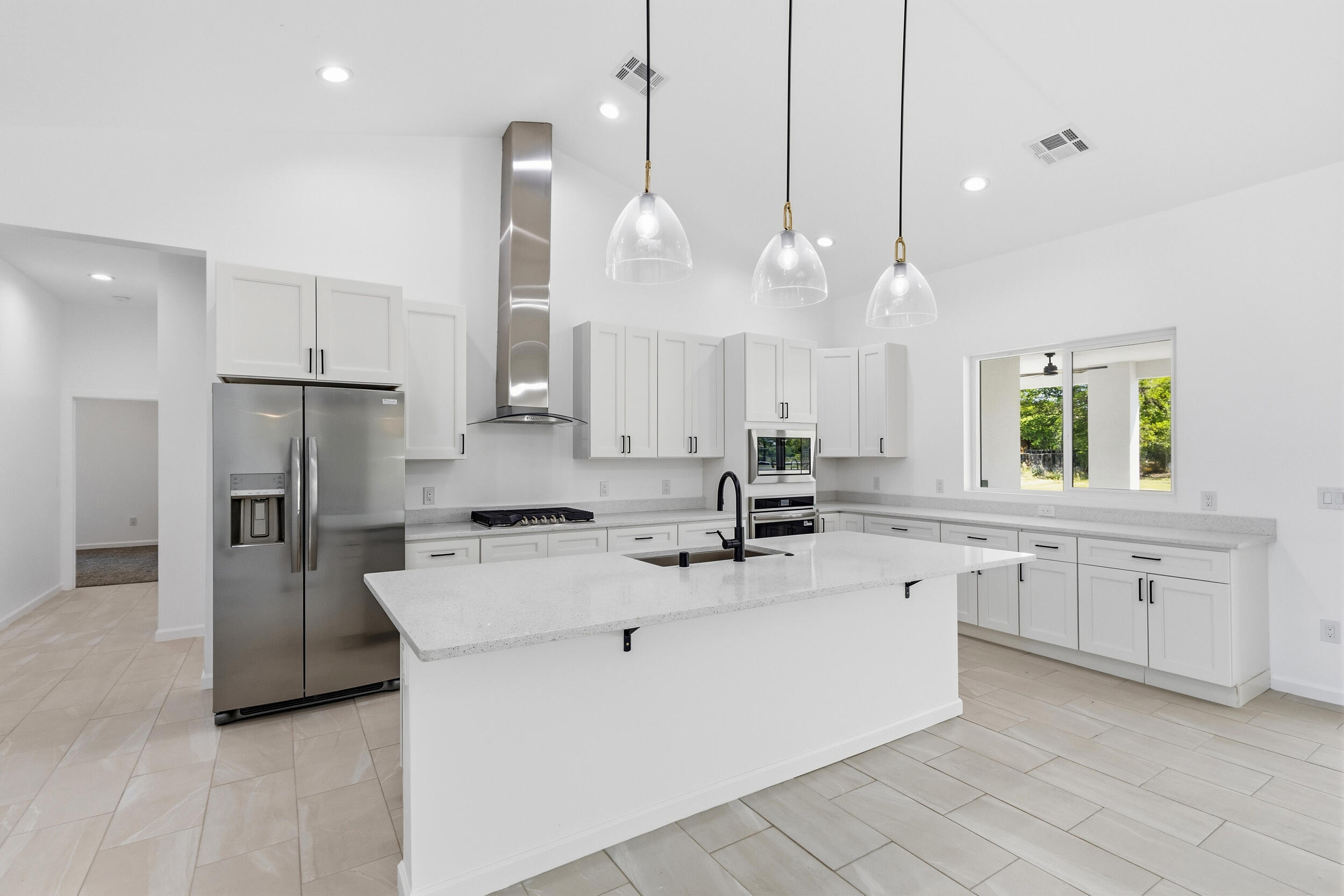 Photo 9 — 6926 Isleta Boulevard SW
