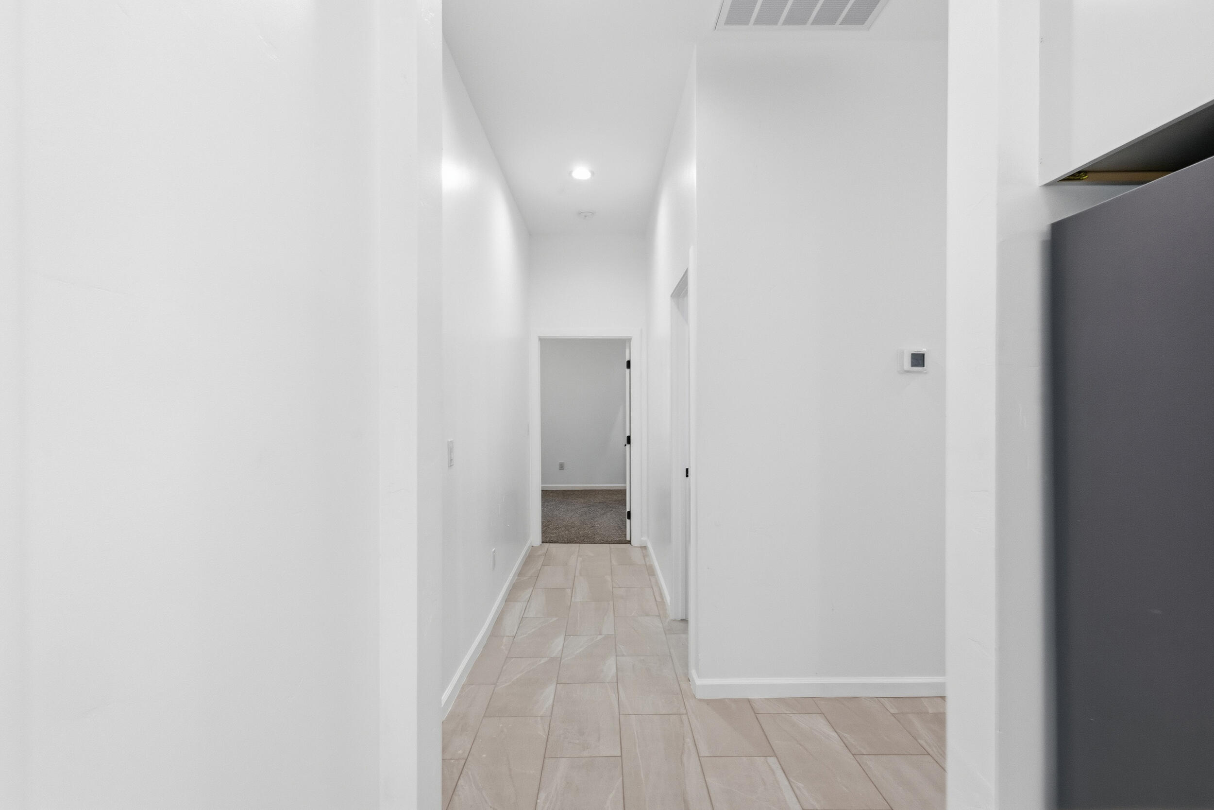 Photo 13 — 6926 Isleta Boulevard SW