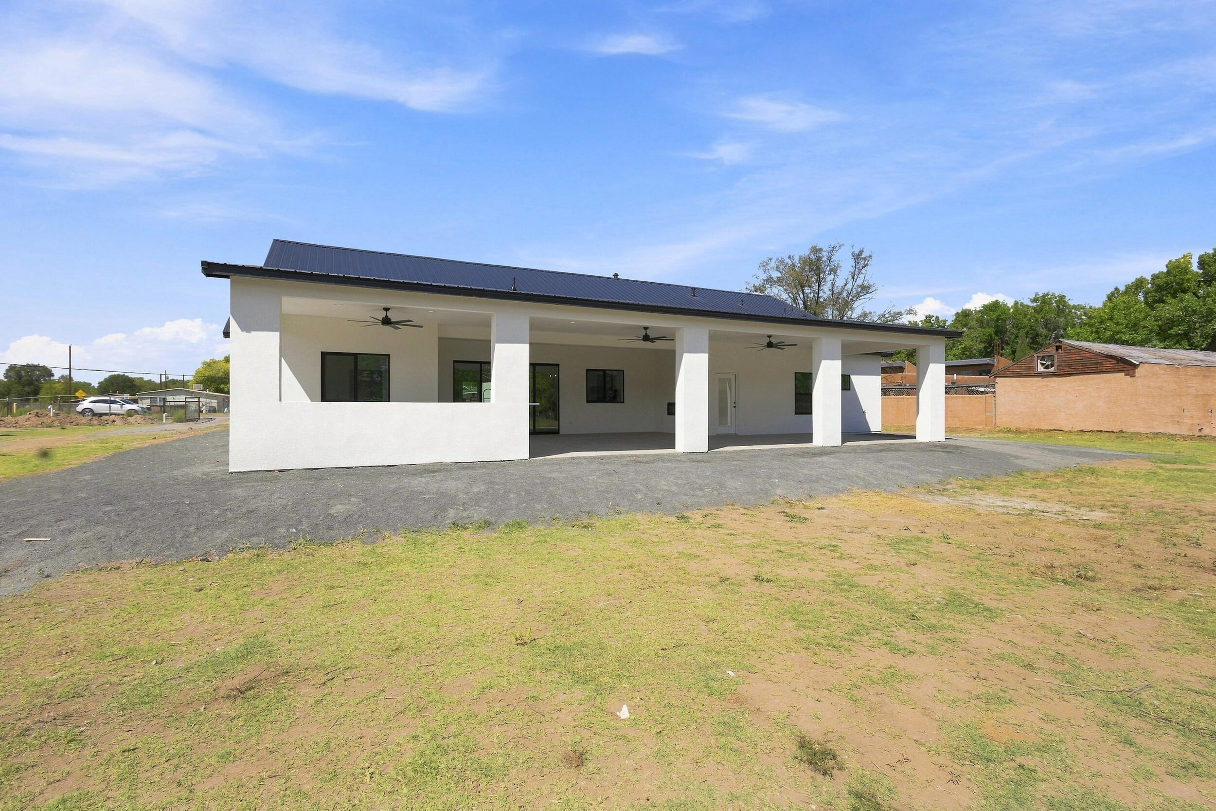 Photo 4 — 6926 Isleta Boulevard SW