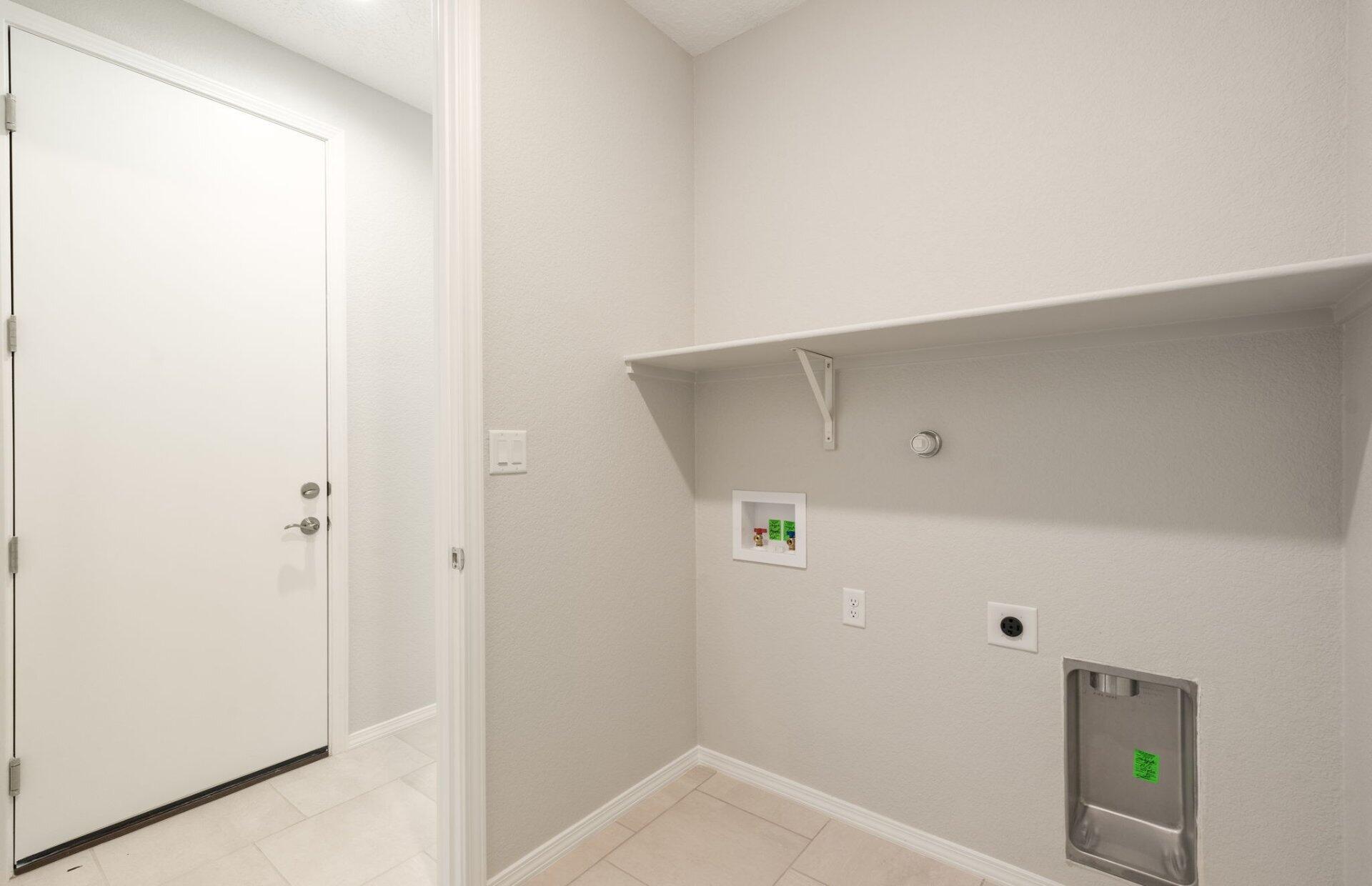 Photo 5 — 3047 Malaquita Street SE