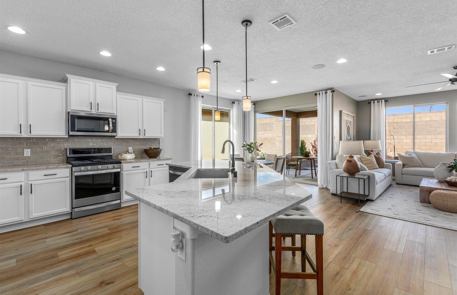 Photo 13 — 3047 Malaquita Street SE
