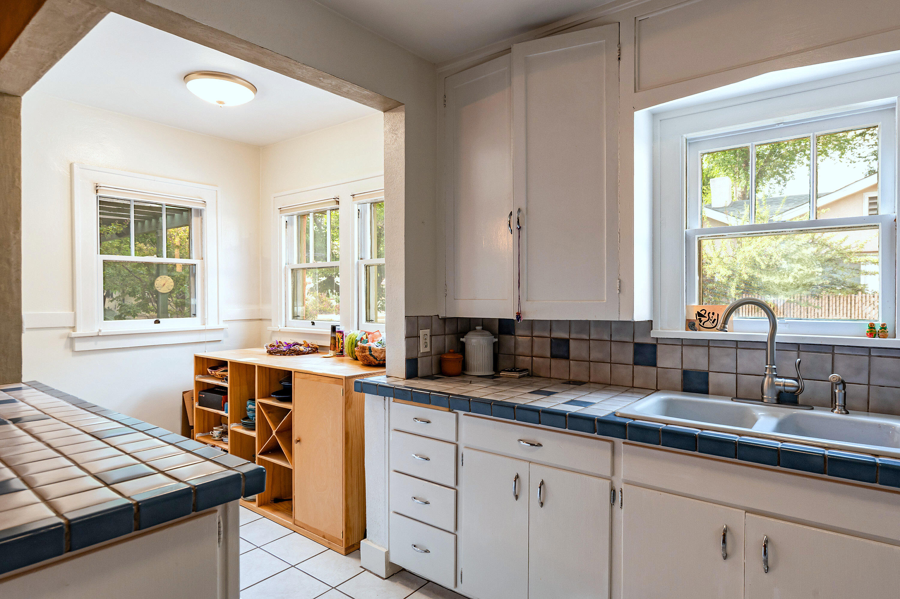 Photo 16 — 415 Amherst Drive NE