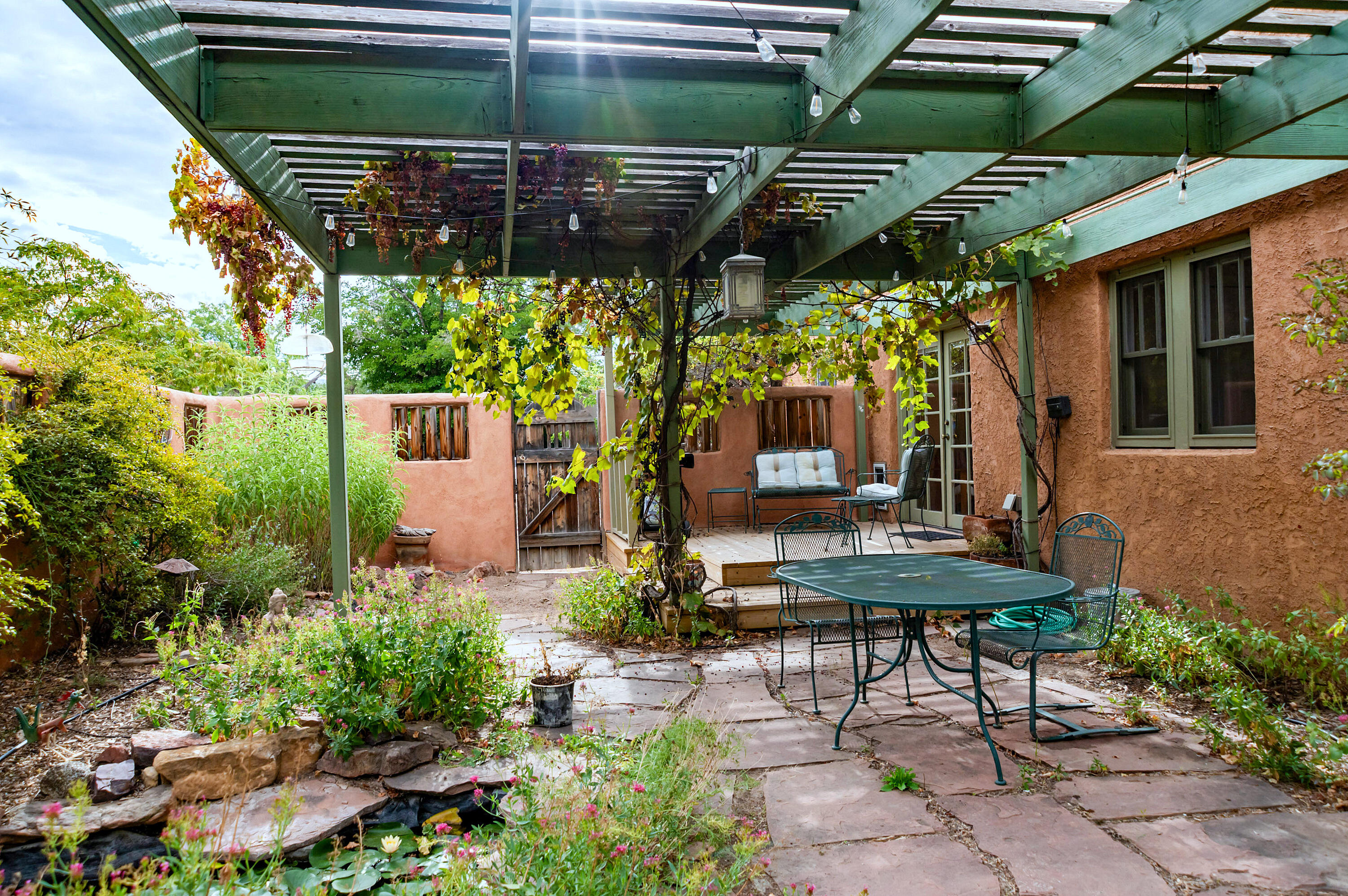 Photo 7 — 415 Amherst Drive NE