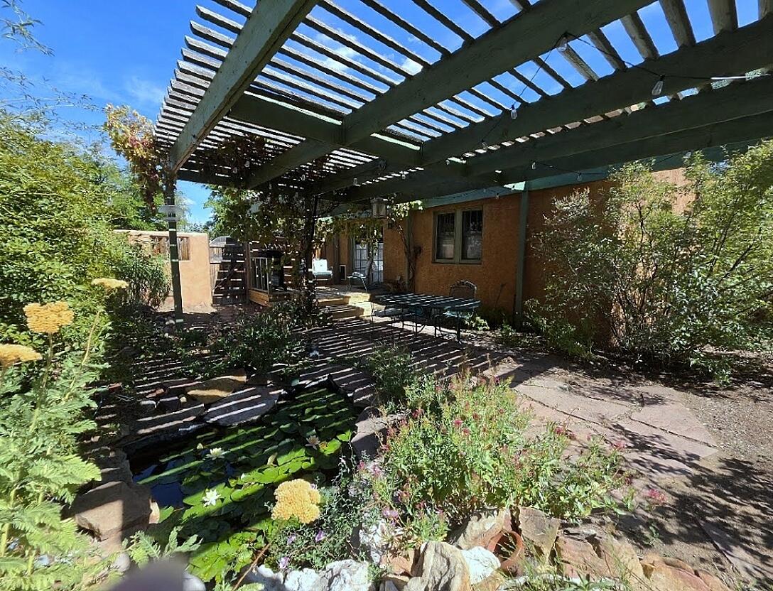 Photo 6 — 415 Amherst Drive NE
