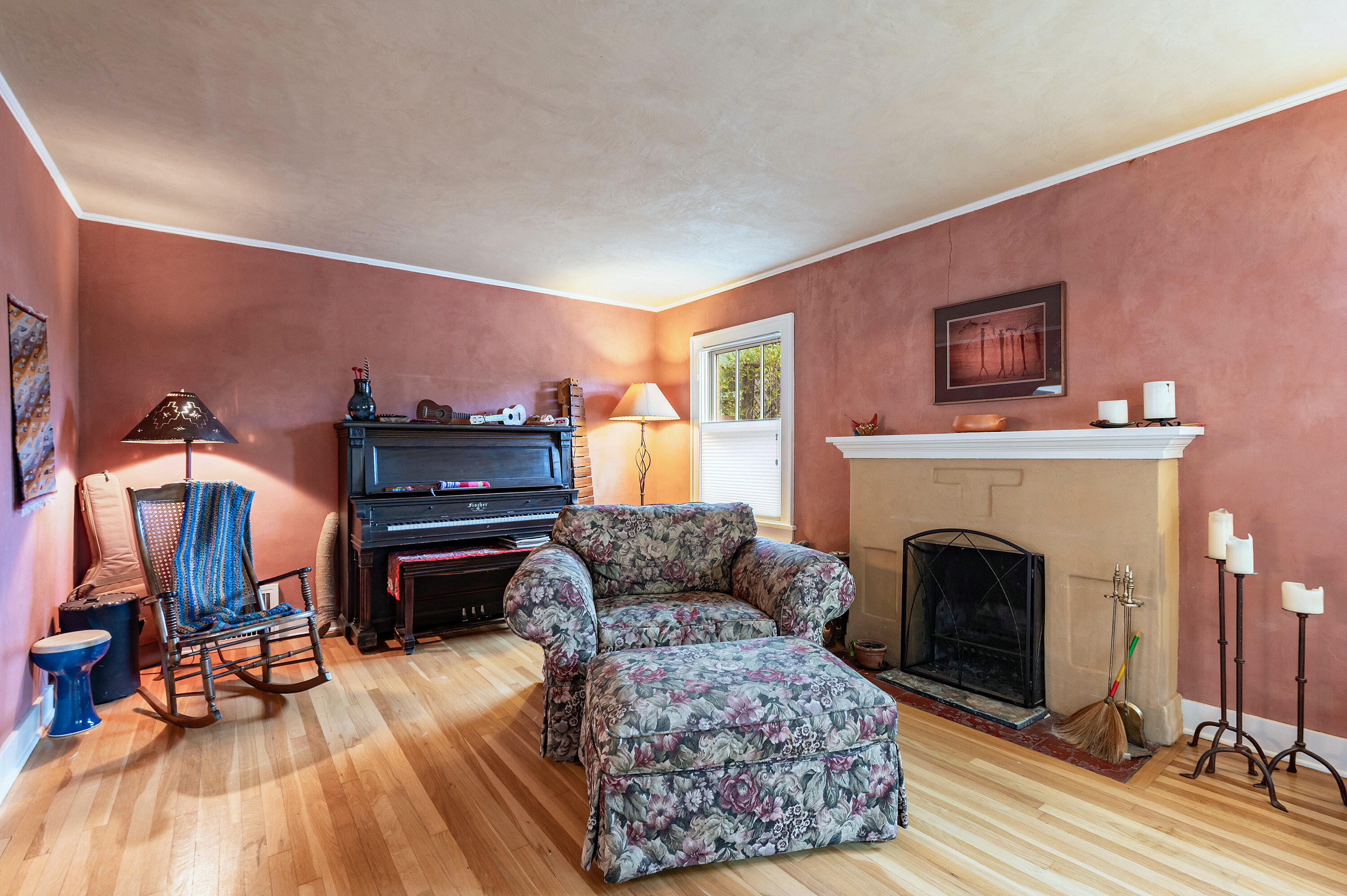 Photo 19 — 415 Amherst Drive NE