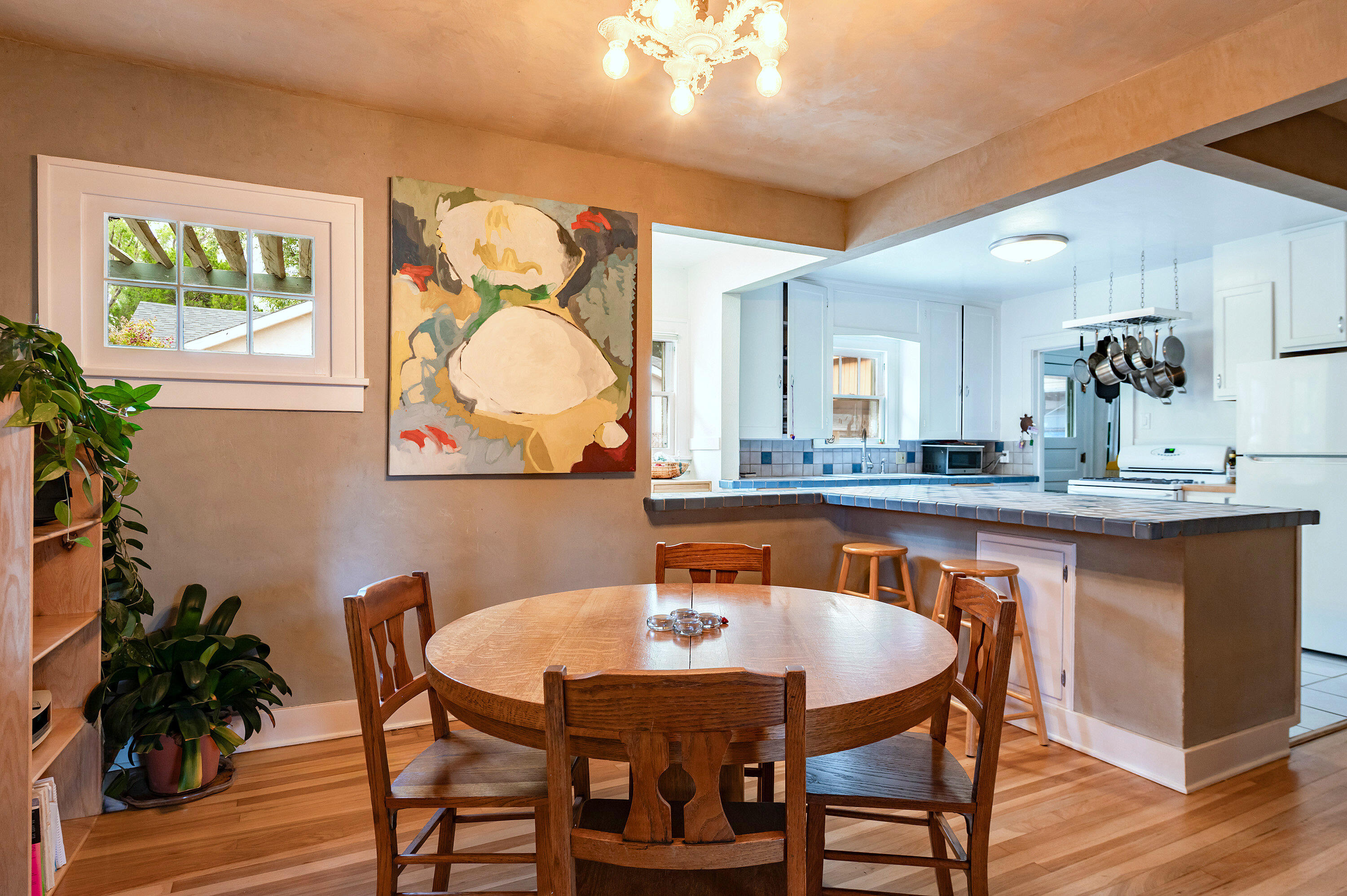Photo 18 — 415 Amherst Drive NE