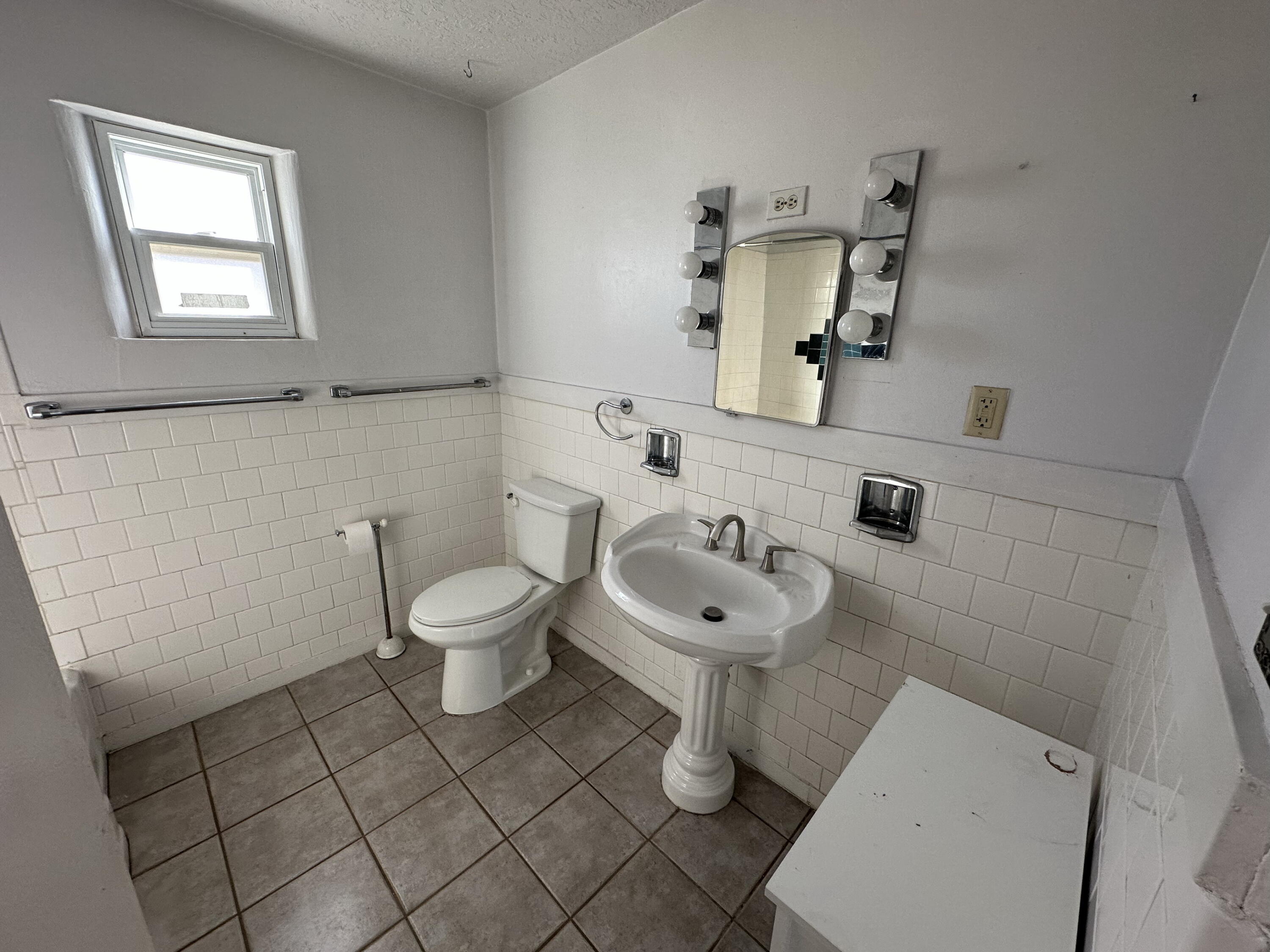 Photo 13 — 2620 Marble Avenue NW