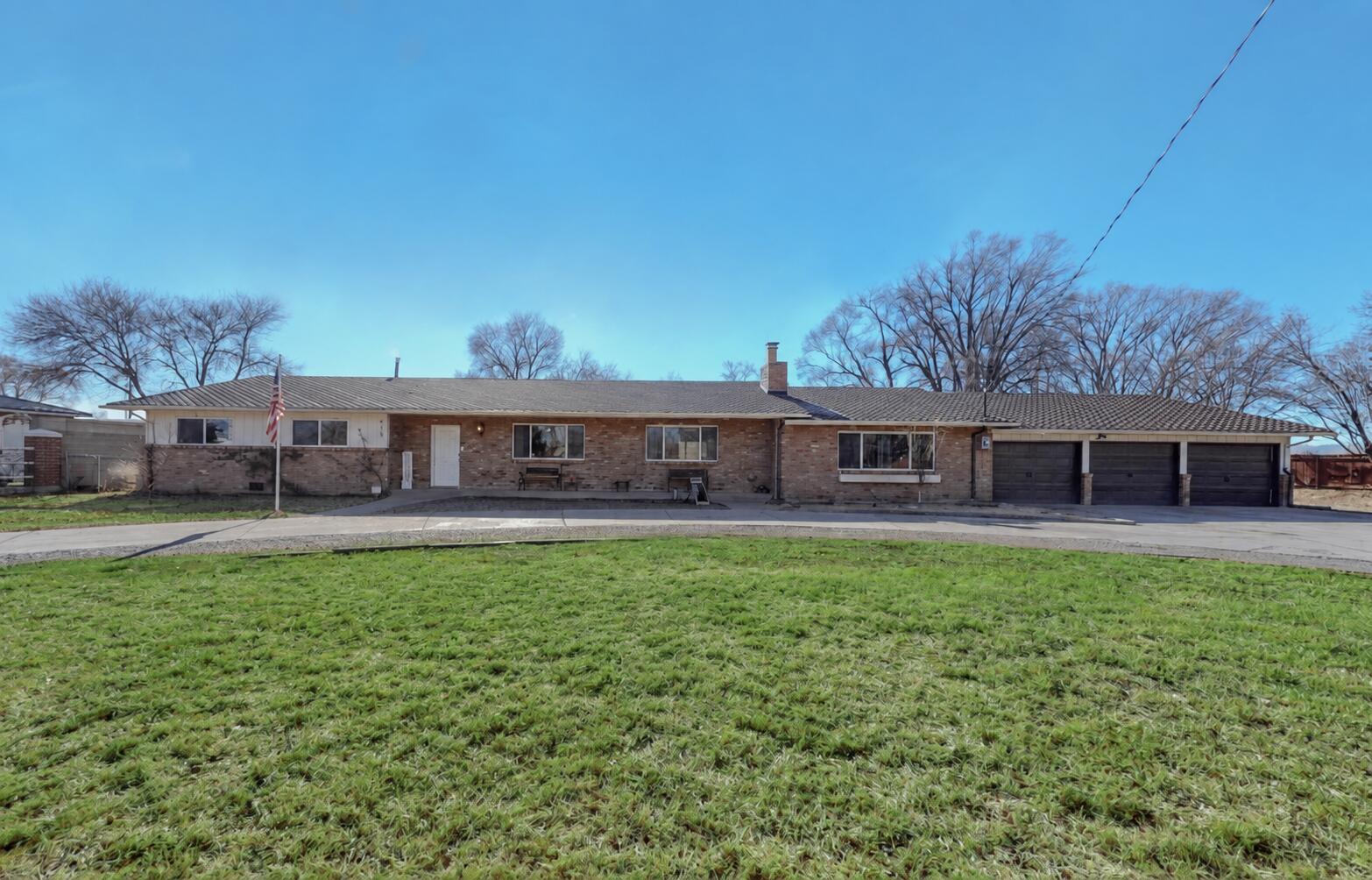 975 N Bosque Loop, Bosque Farms, NM 87068