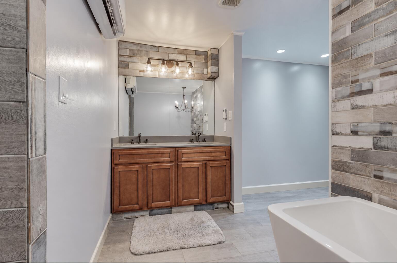 Photo 4 — 975 N Bosque Loop