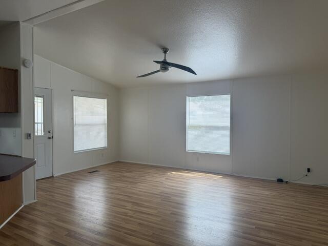 Photo 19 — 629 Fawn Trail SE