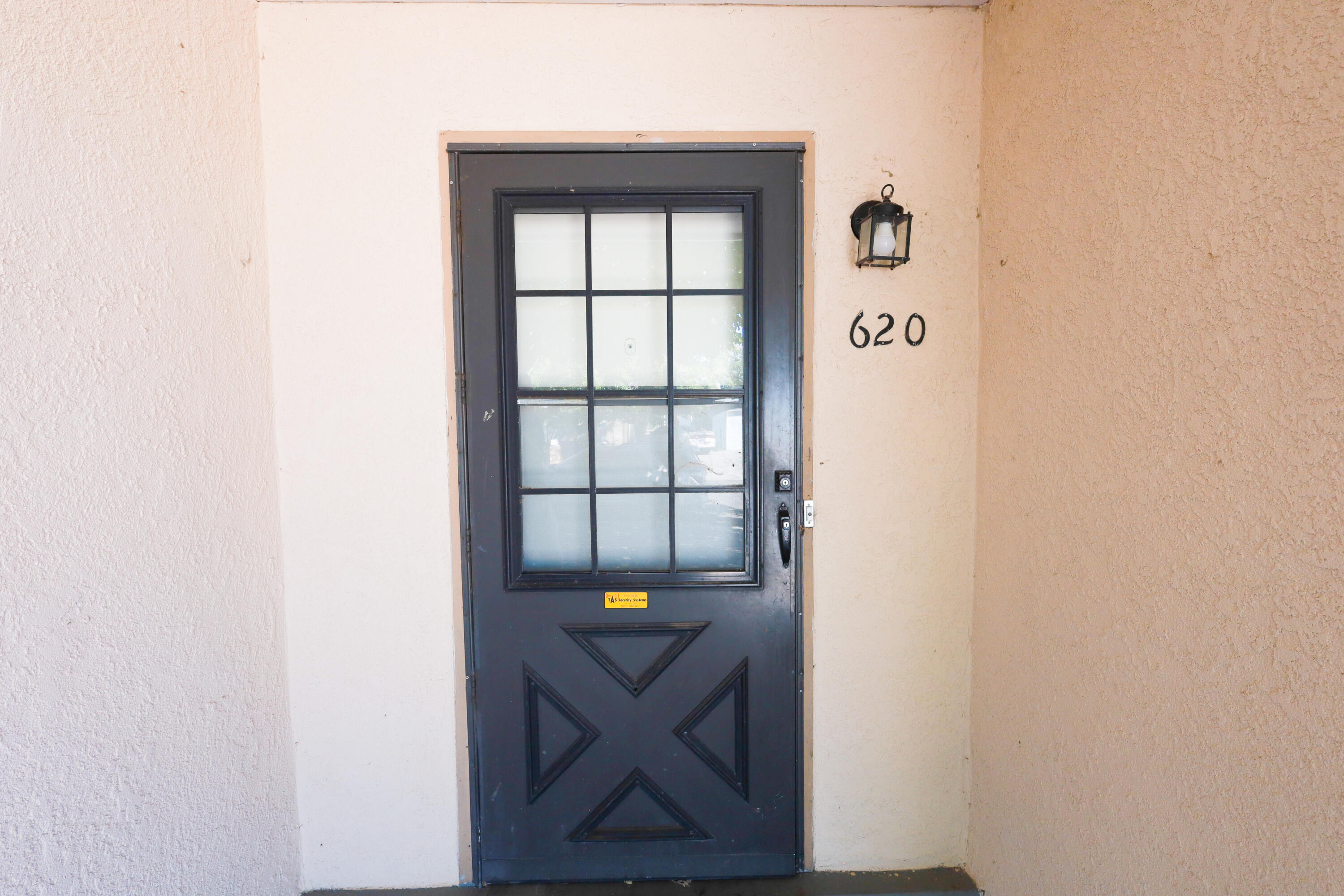 Photo 15 — 620 Mountain View Avenue NE