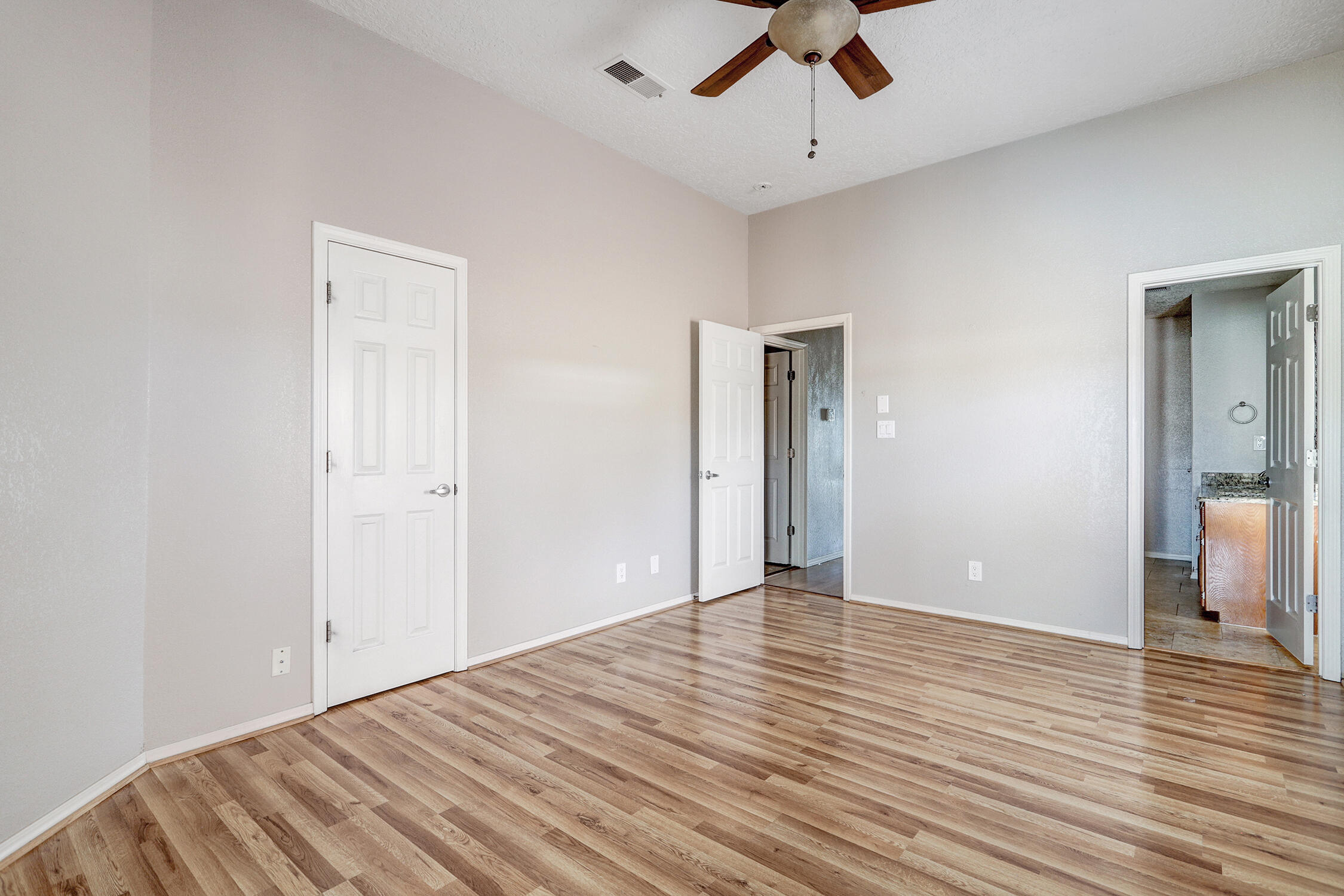 Photo 11 — 4529 Alpine Circle SE