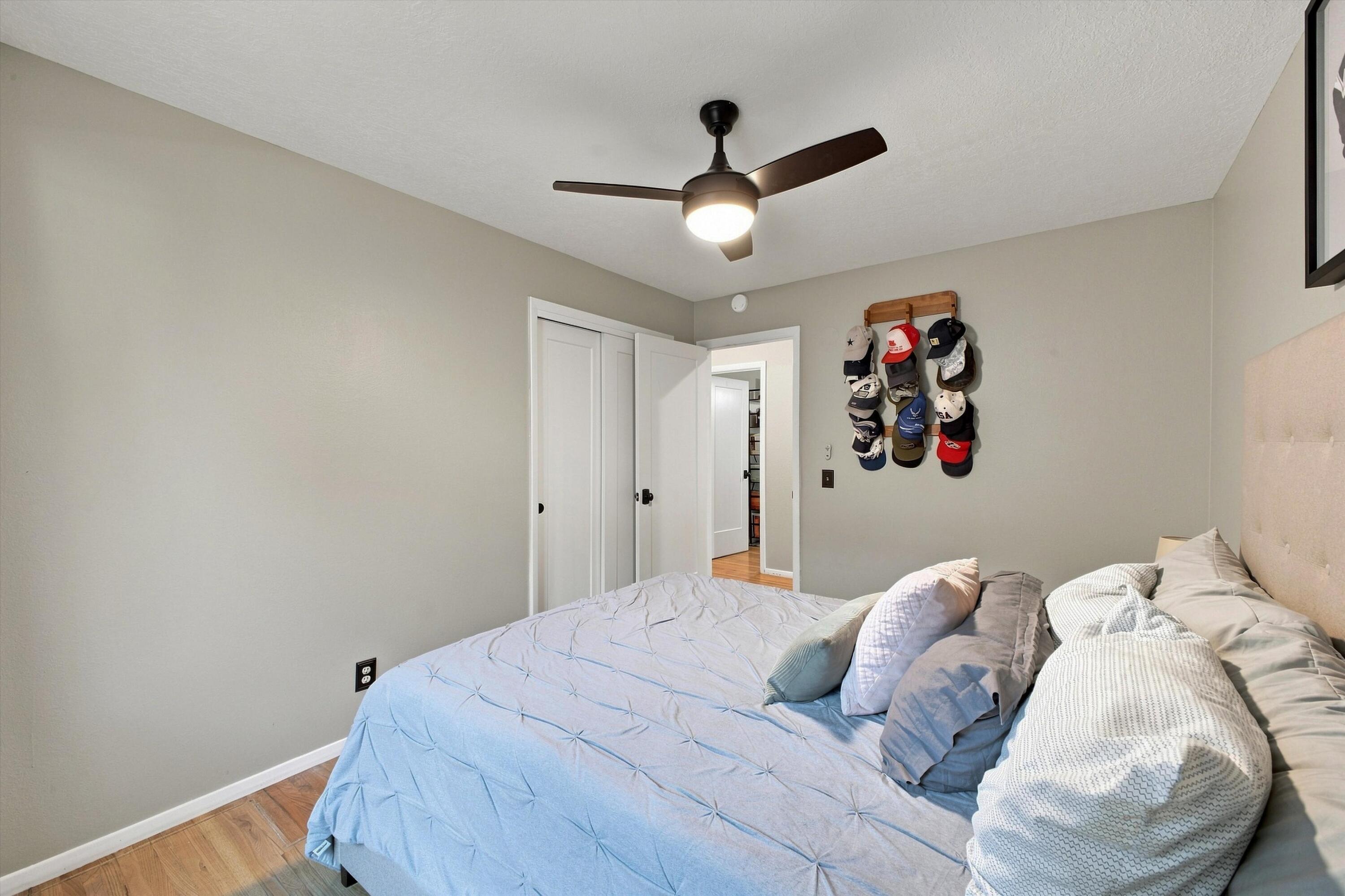 Photo 13 — 6605 Arroyo Del Oso Avenue NE