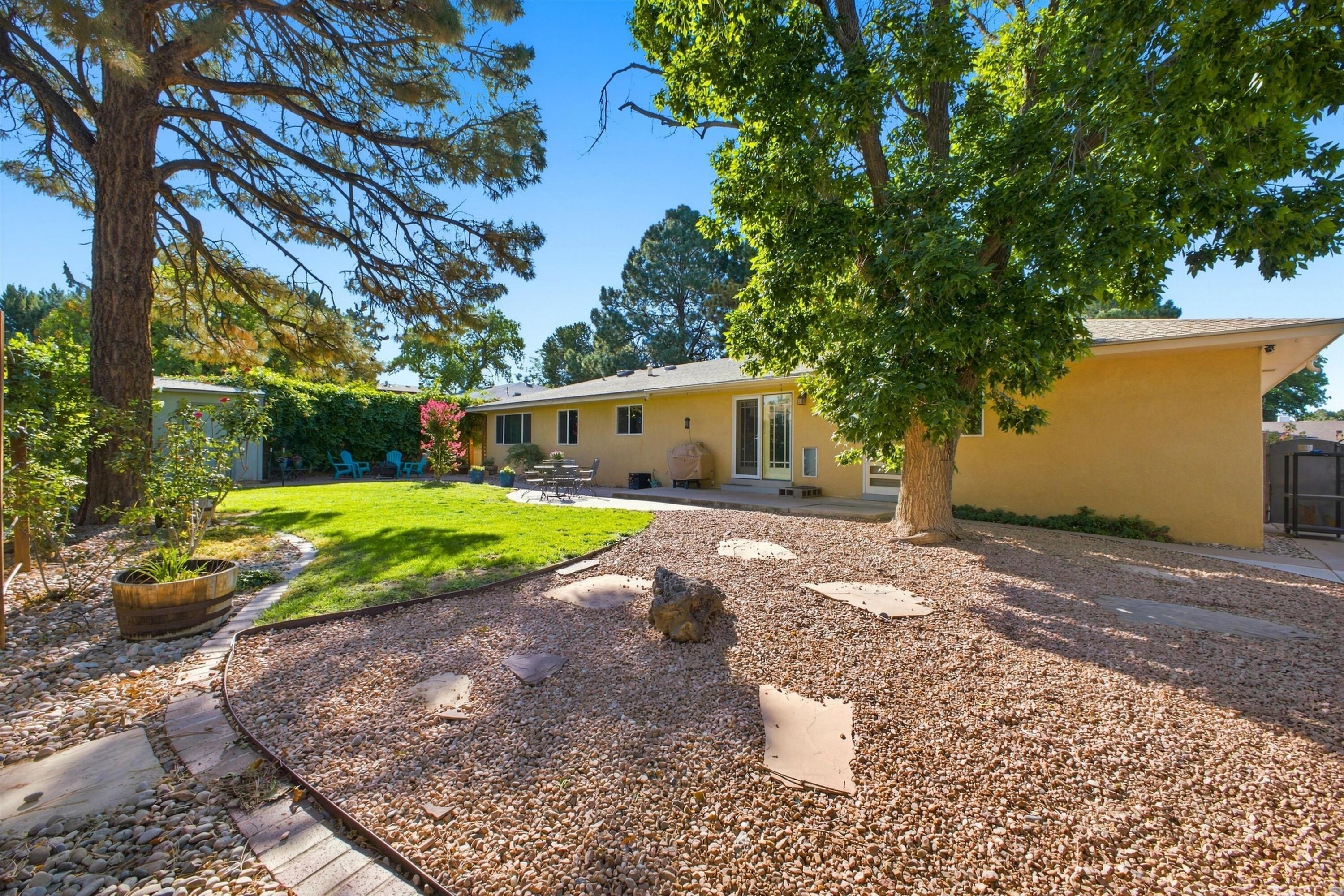 Photo 4 — 6605 Arroyo Del Oso Avenue NE