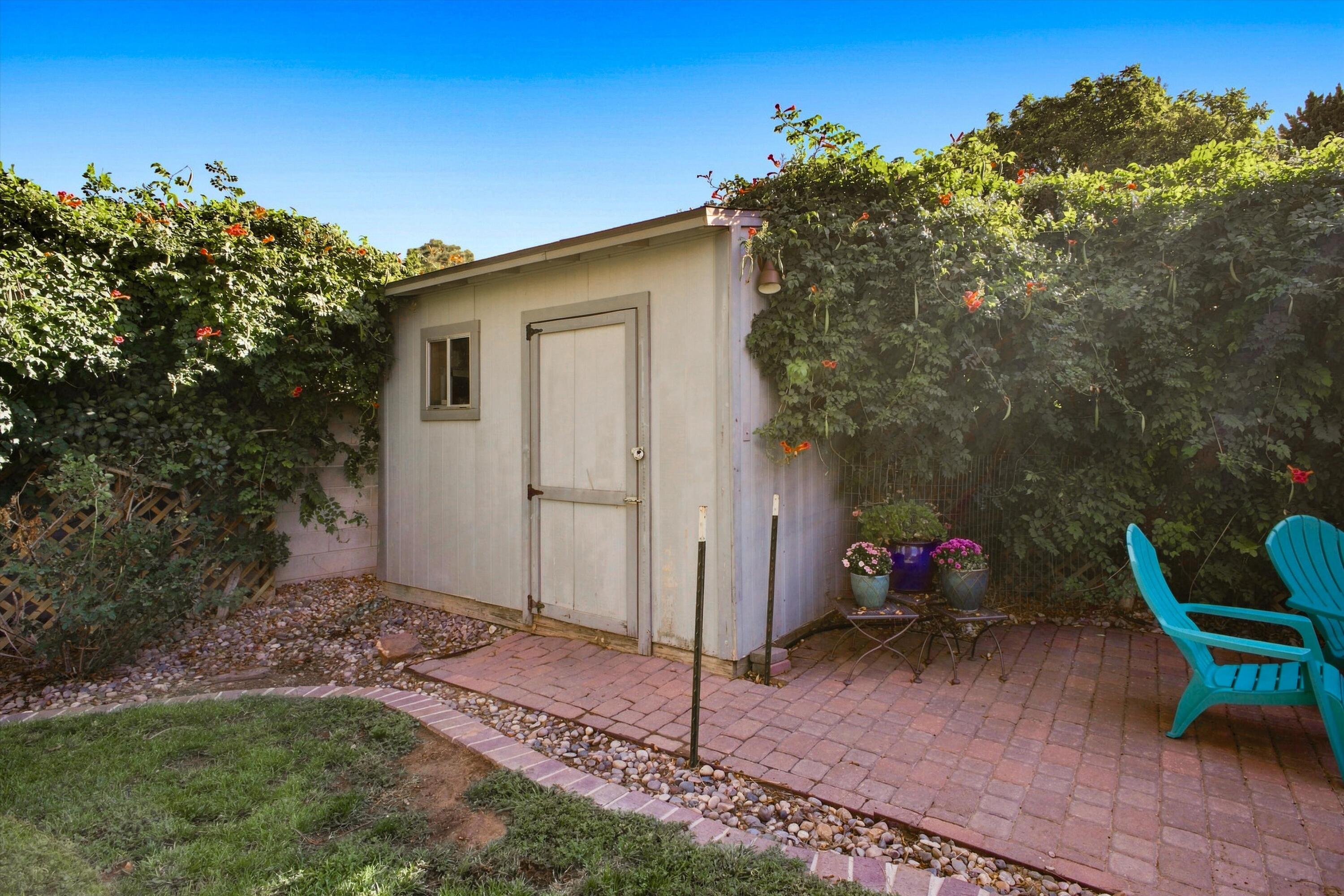 Photo 3 — 6605 Arroyo Del Oso Avenue NE