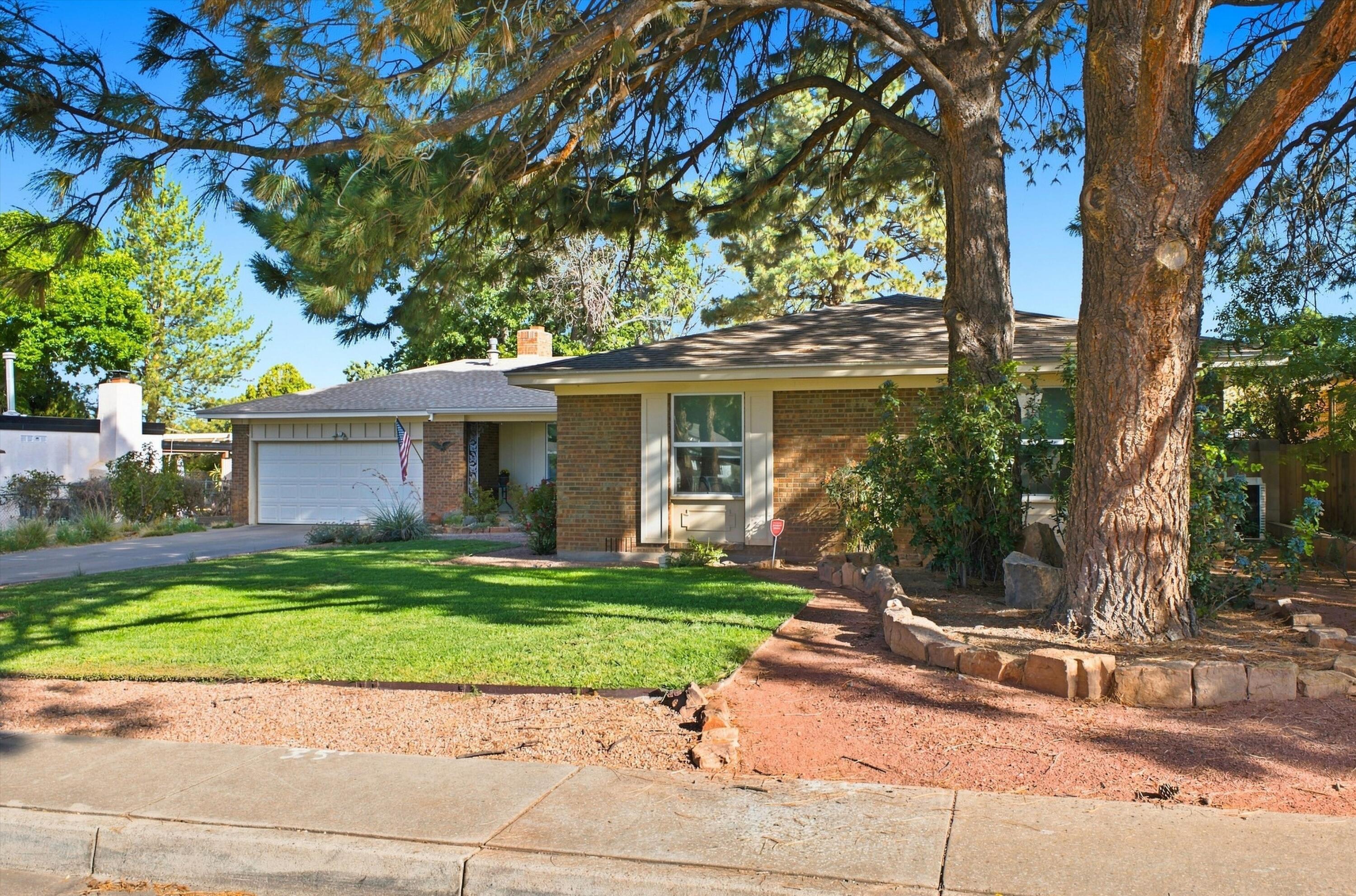Photo 2 — 6605 Arroyo Del Oso Avenue NE