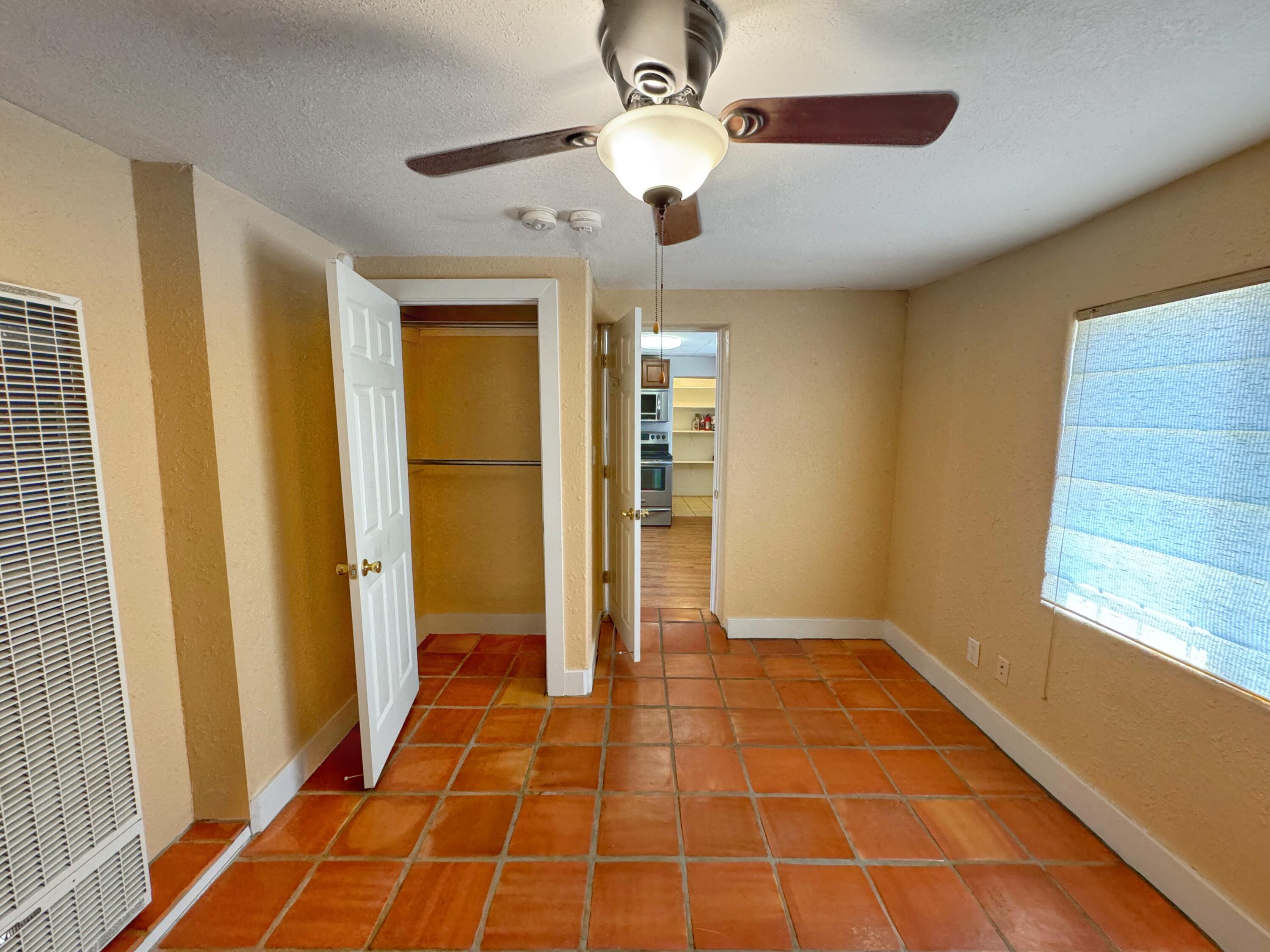 Photo 11 — 1525 Edith Boulevard NE