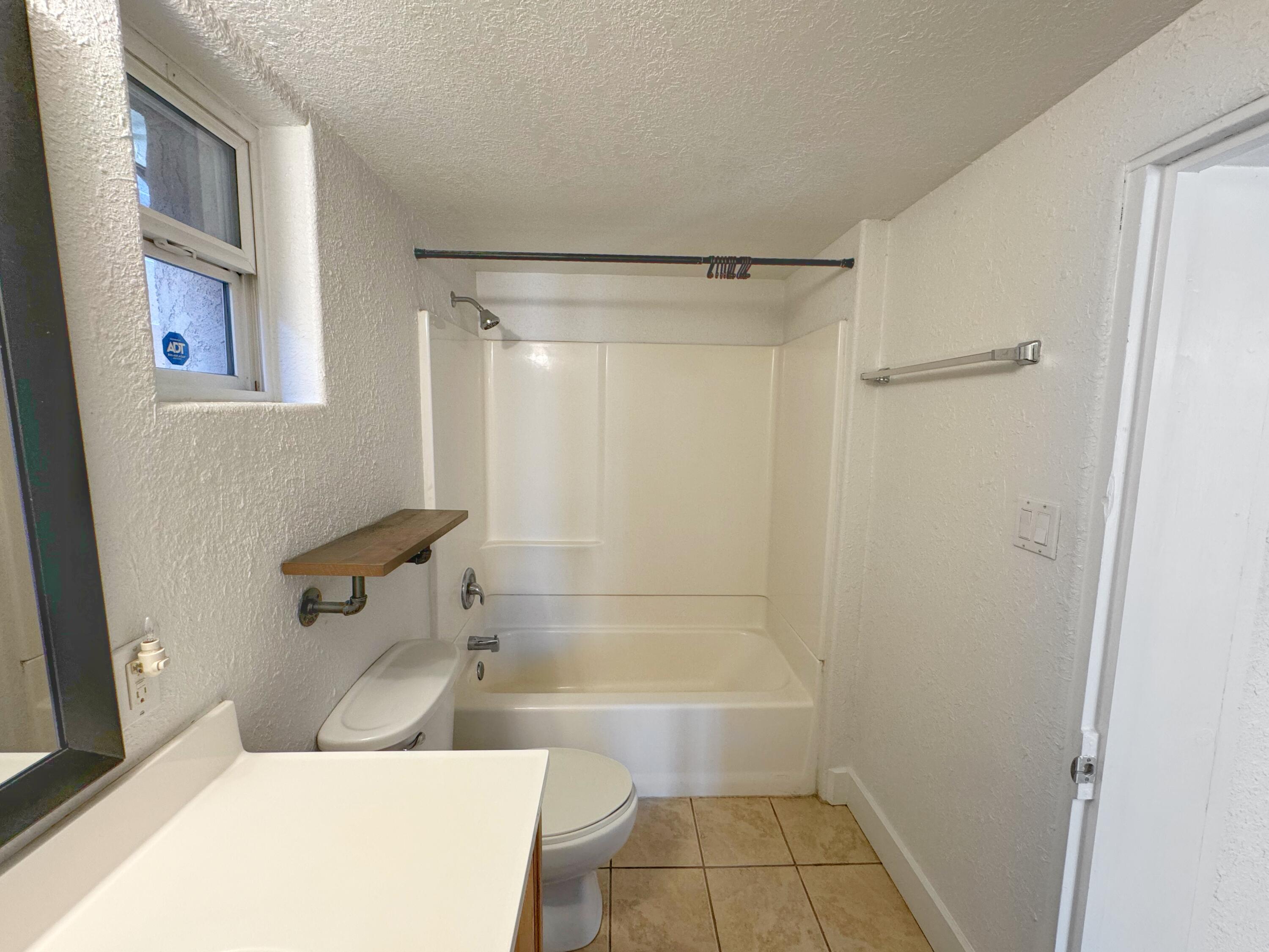 Photo 9 — 1525 Edith Boulevard NE