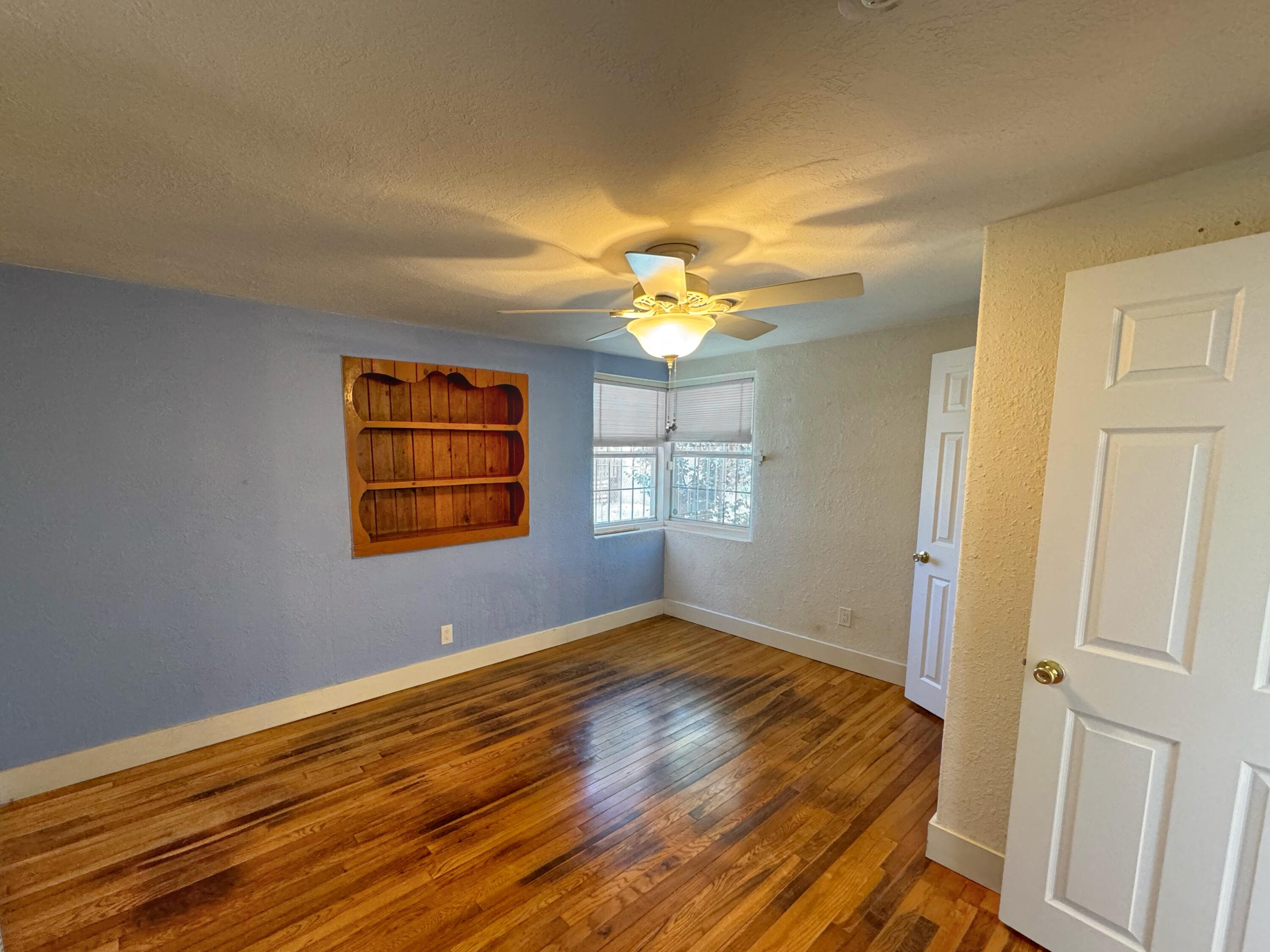 Photo 7 — 1525 Edith Boulevard NE