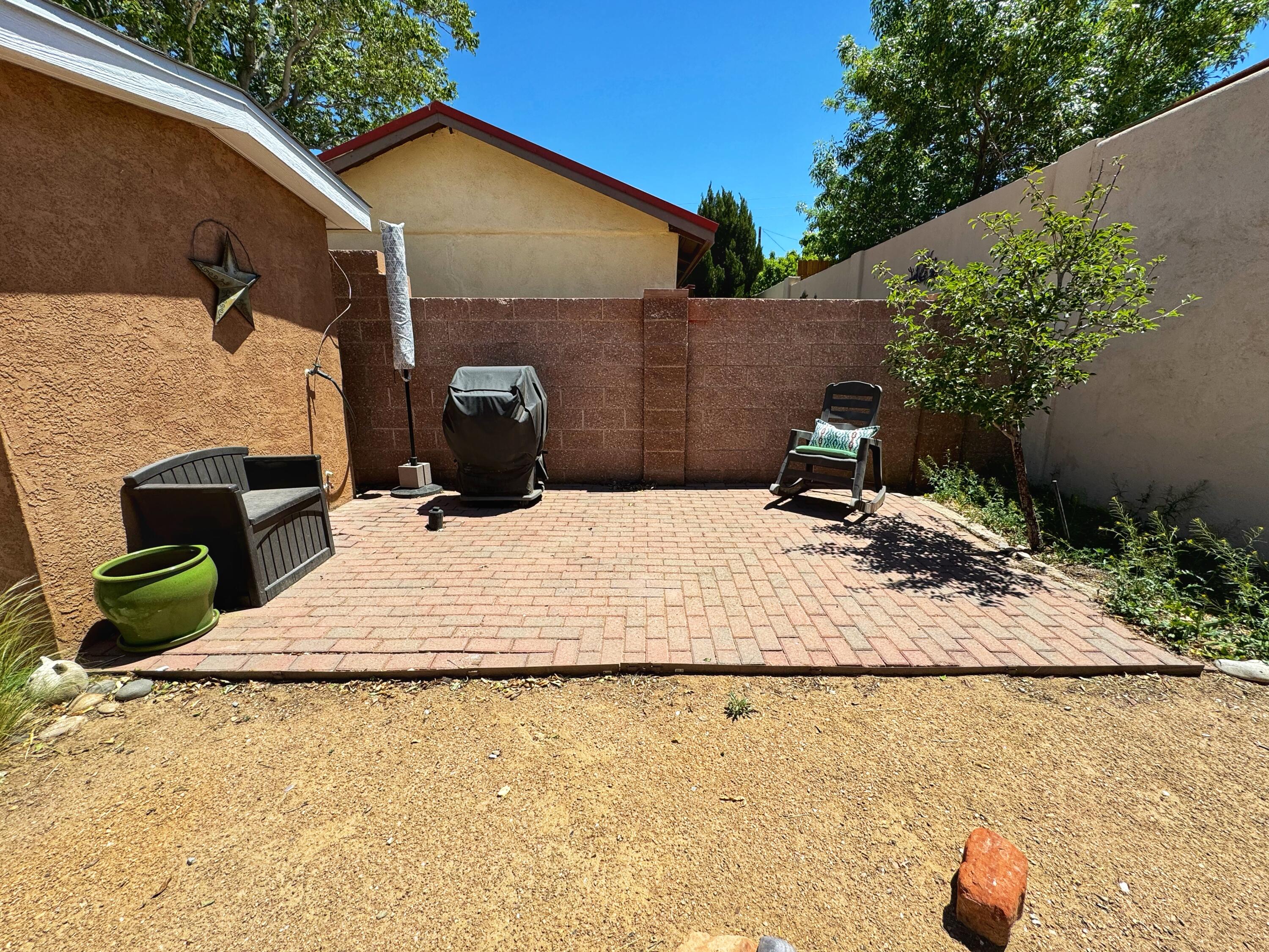 Photo 4 — 1525 Edith Boulevard NE