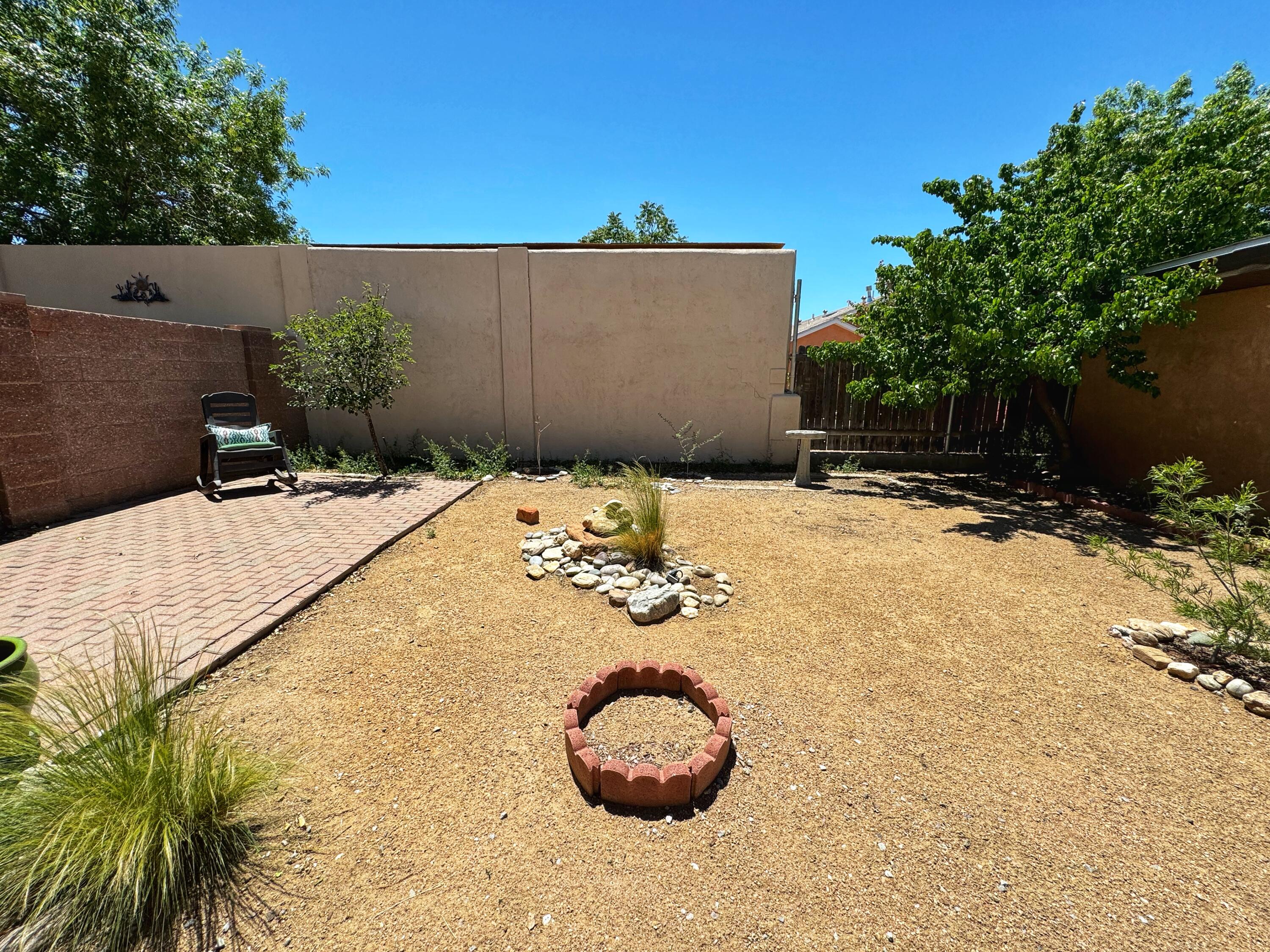 Photo 2 — 1525 Edith Boulevard NE