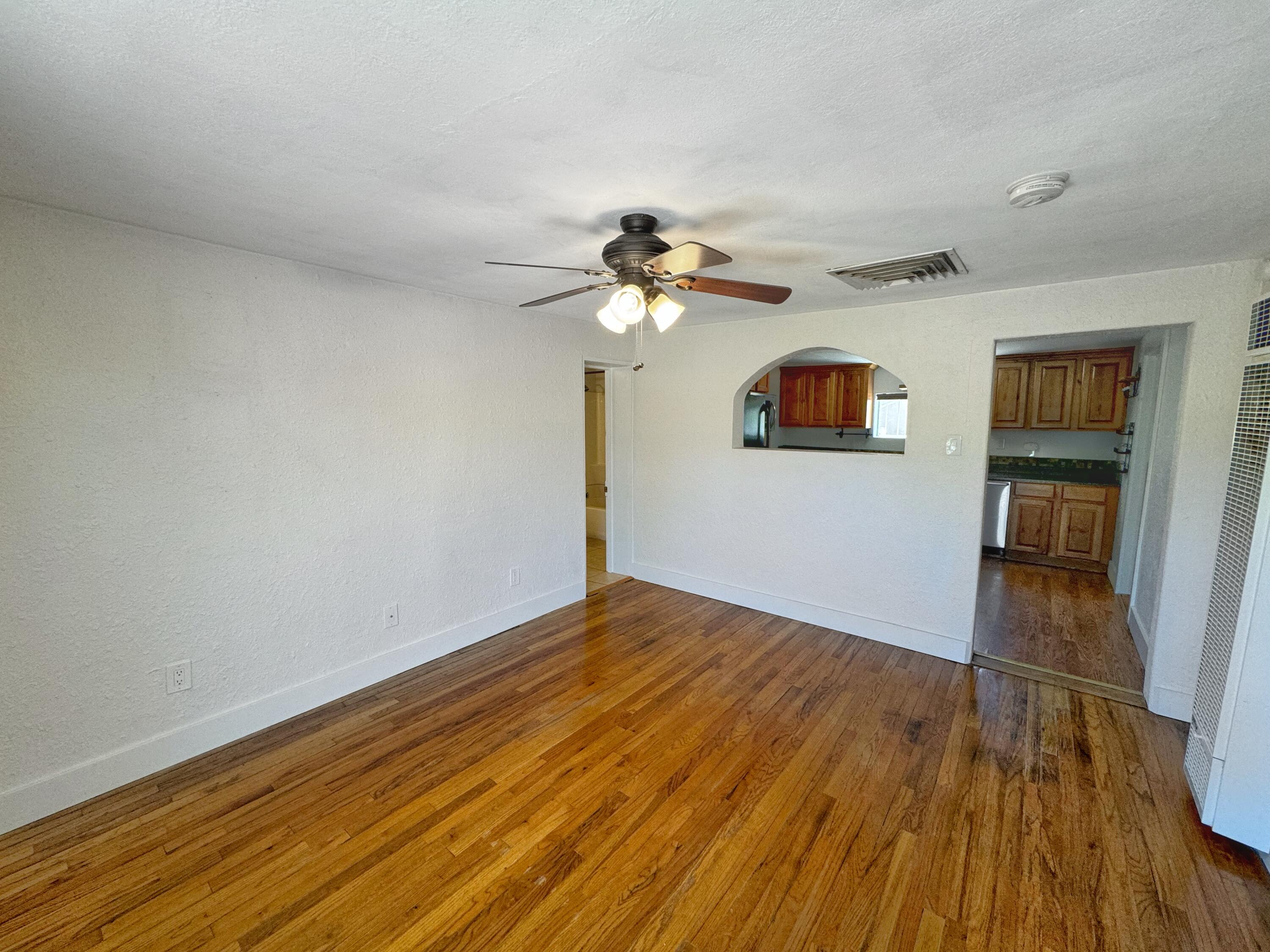 Photo 19 — 1525 Edith Boulevard NE