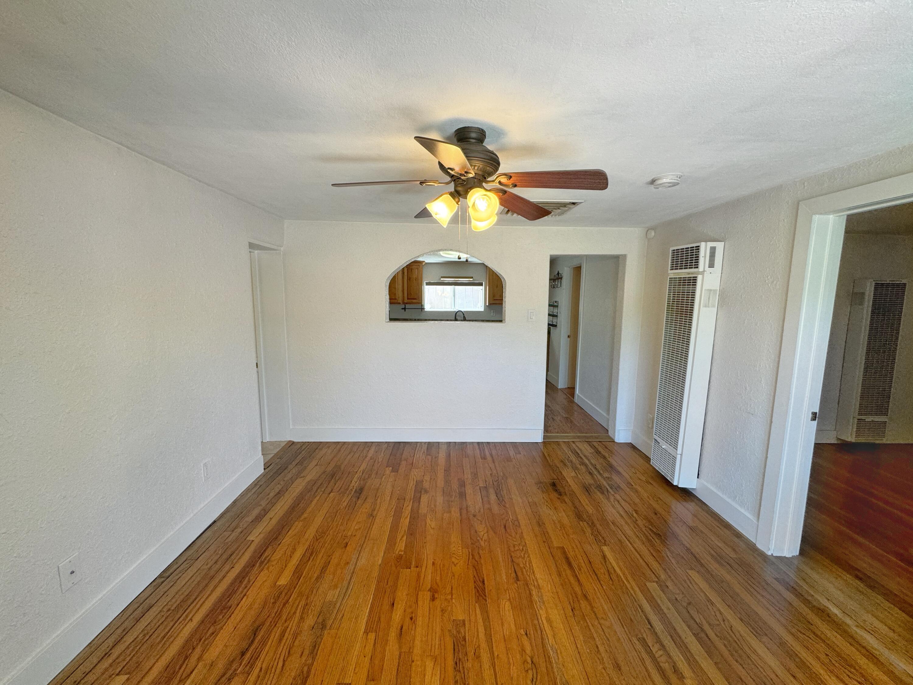 Photo 18 — 1525 Edith Boulevard NE
