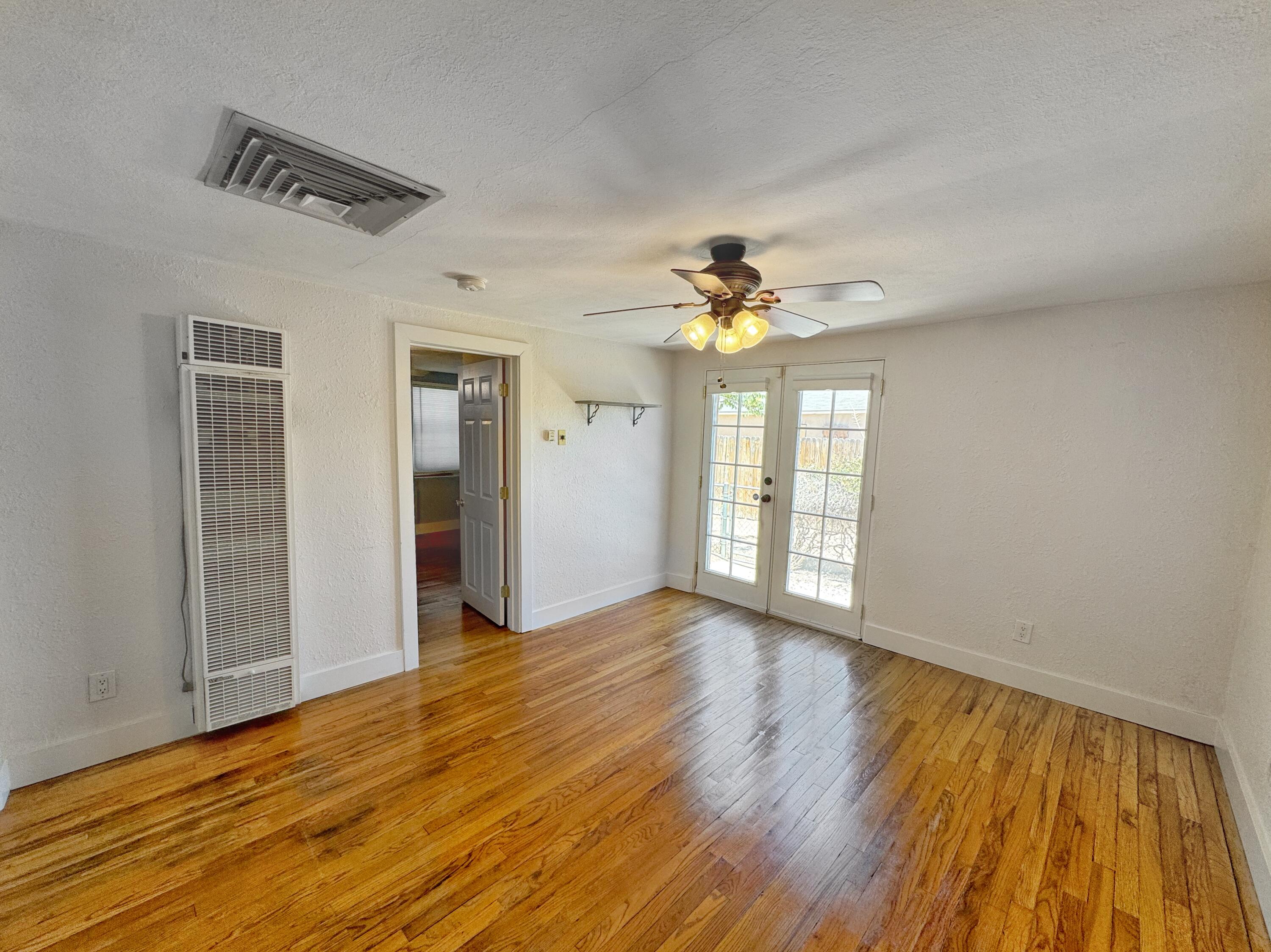 Photo 17 — 1525 Edith Boulevard NE