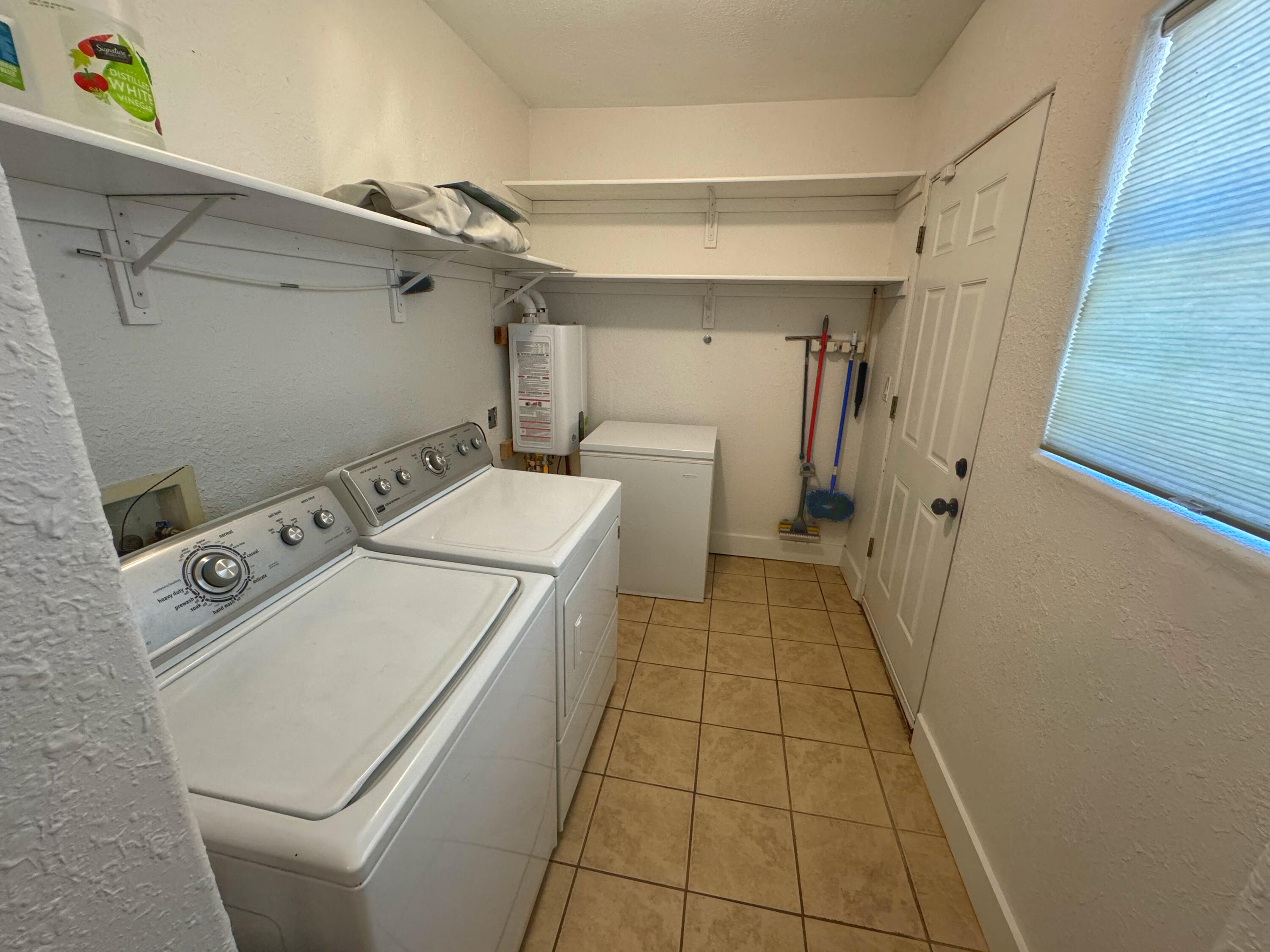Photo 14 — 1525 Edith Boulevard NE