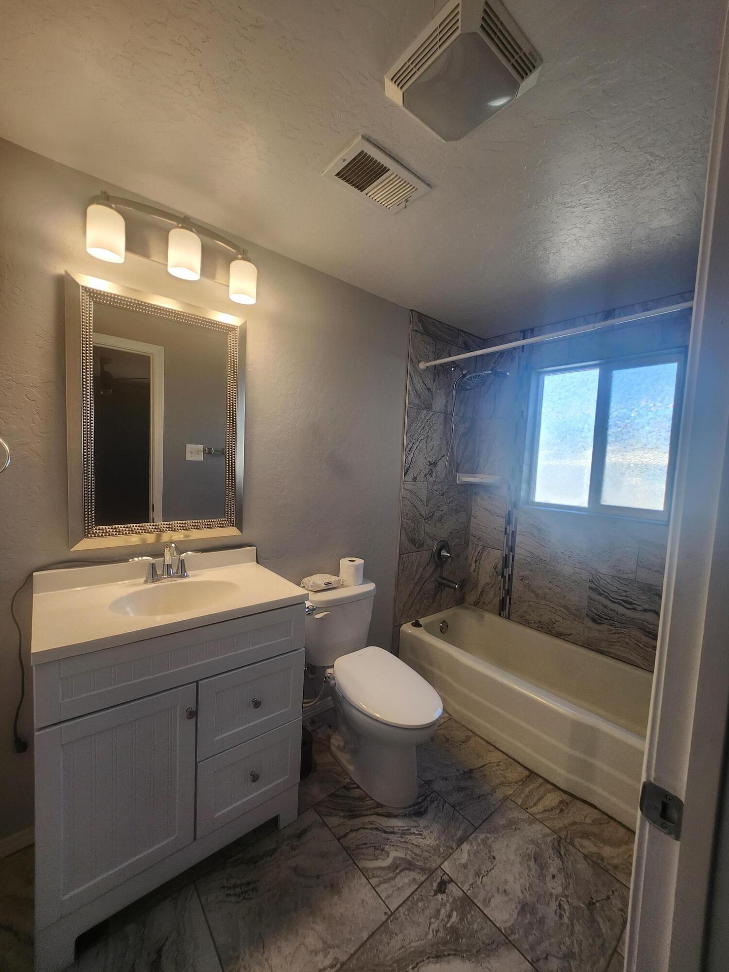 Photo 4 — 1032 Muriel Street NE