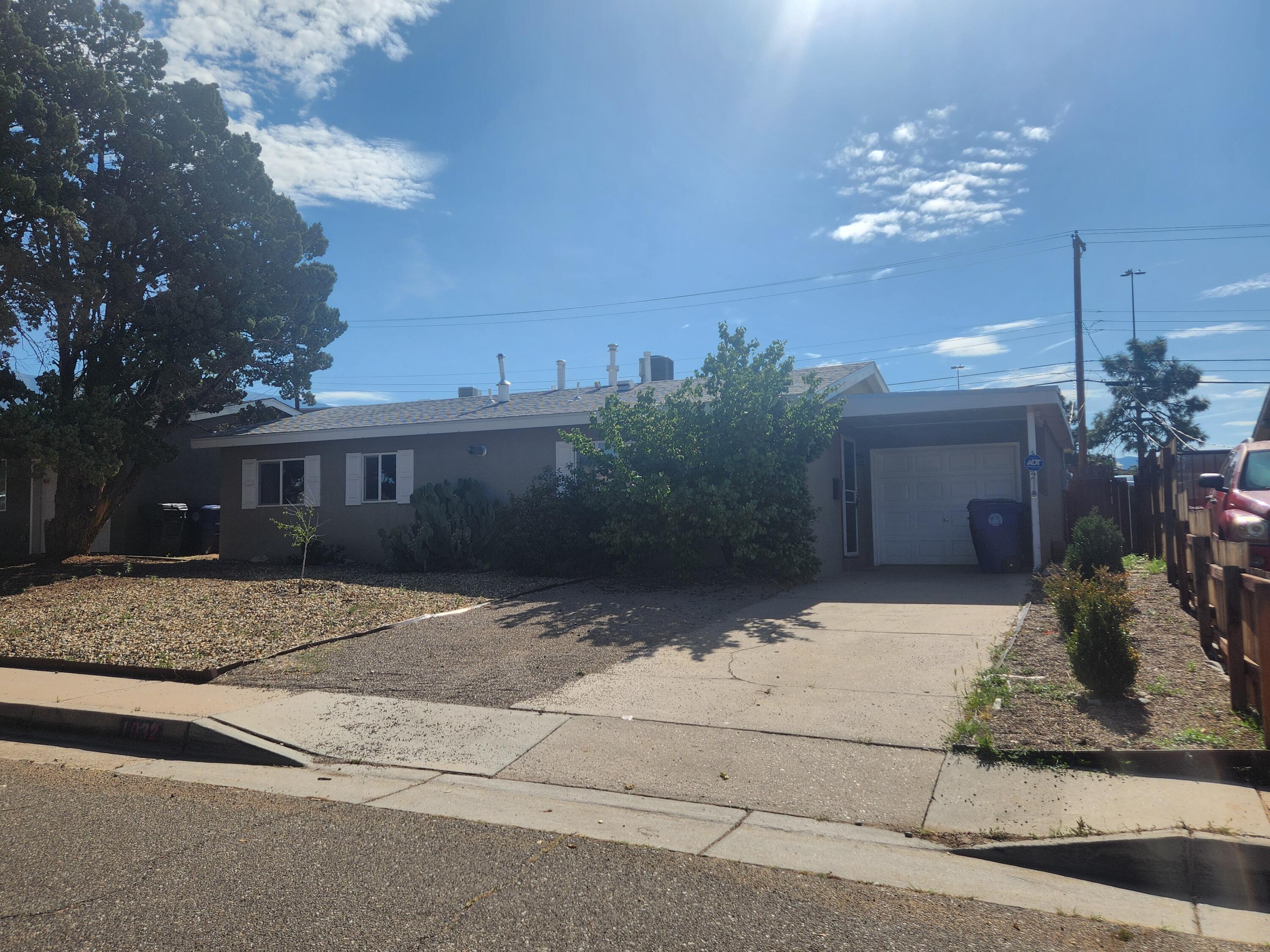Photo 2 — 1032 Muriel Street NE