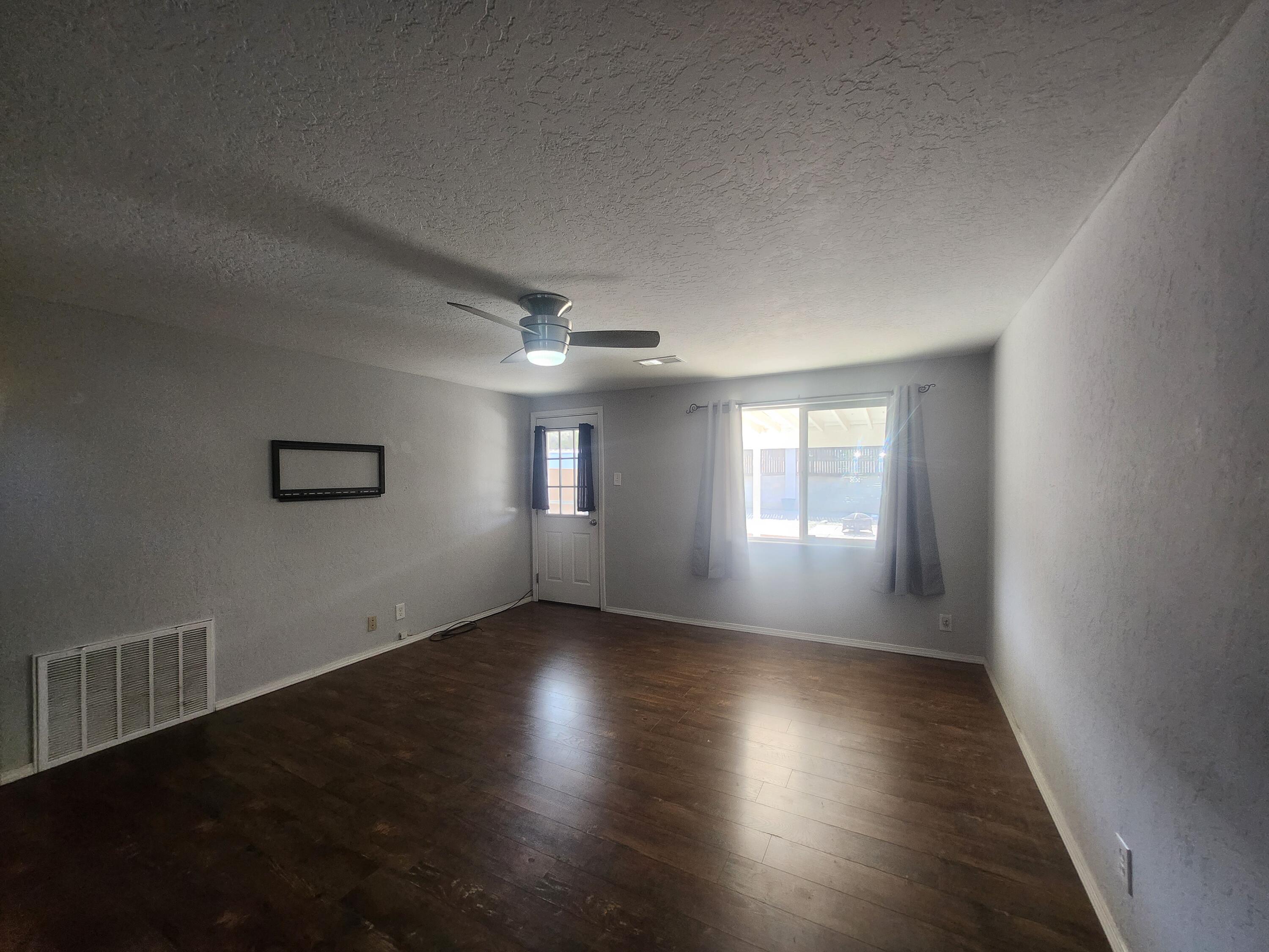 Photo 13 — 1032 Muriel Street NE