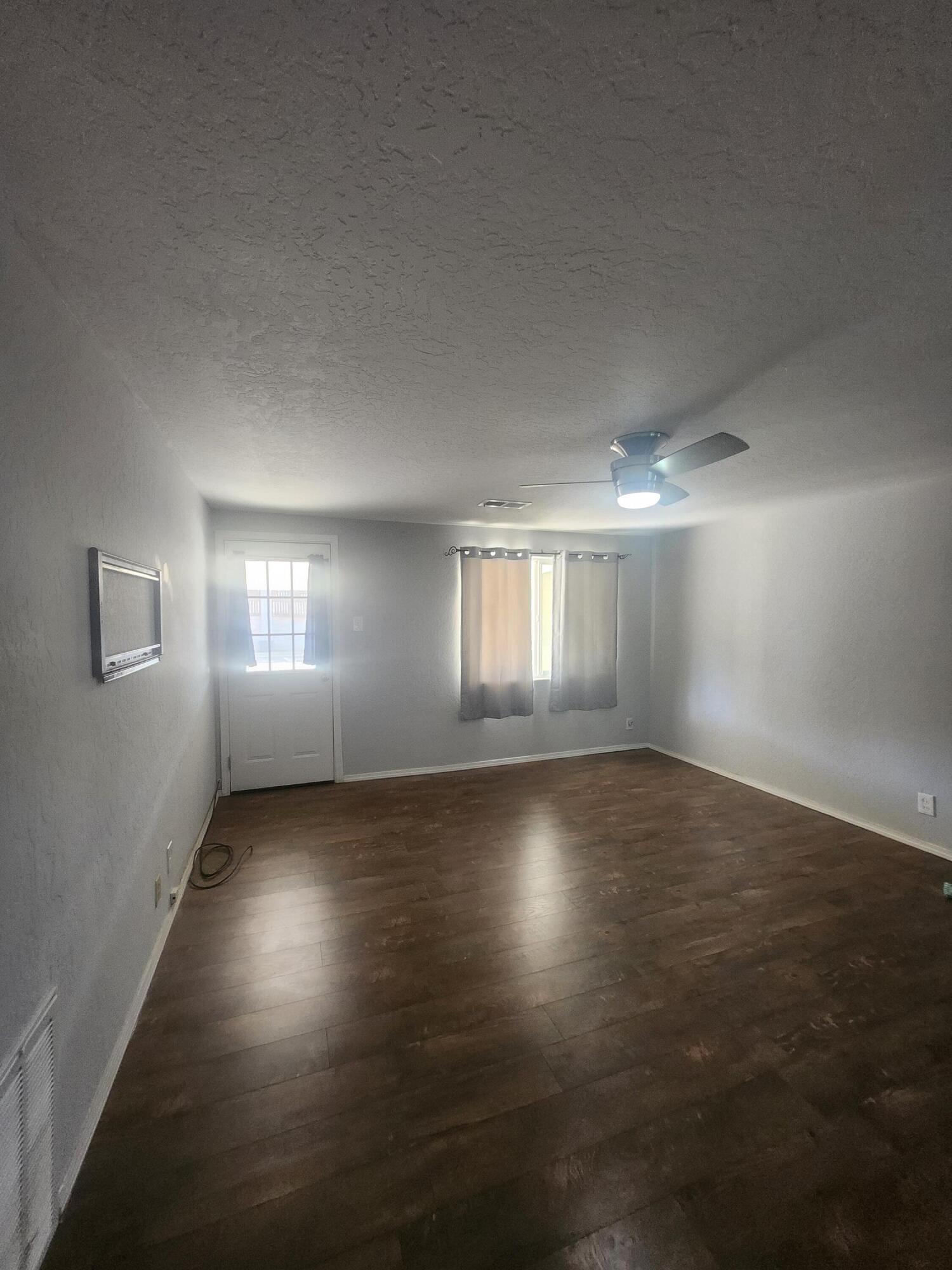 Photo 12 — 1032 Muriel Street NE