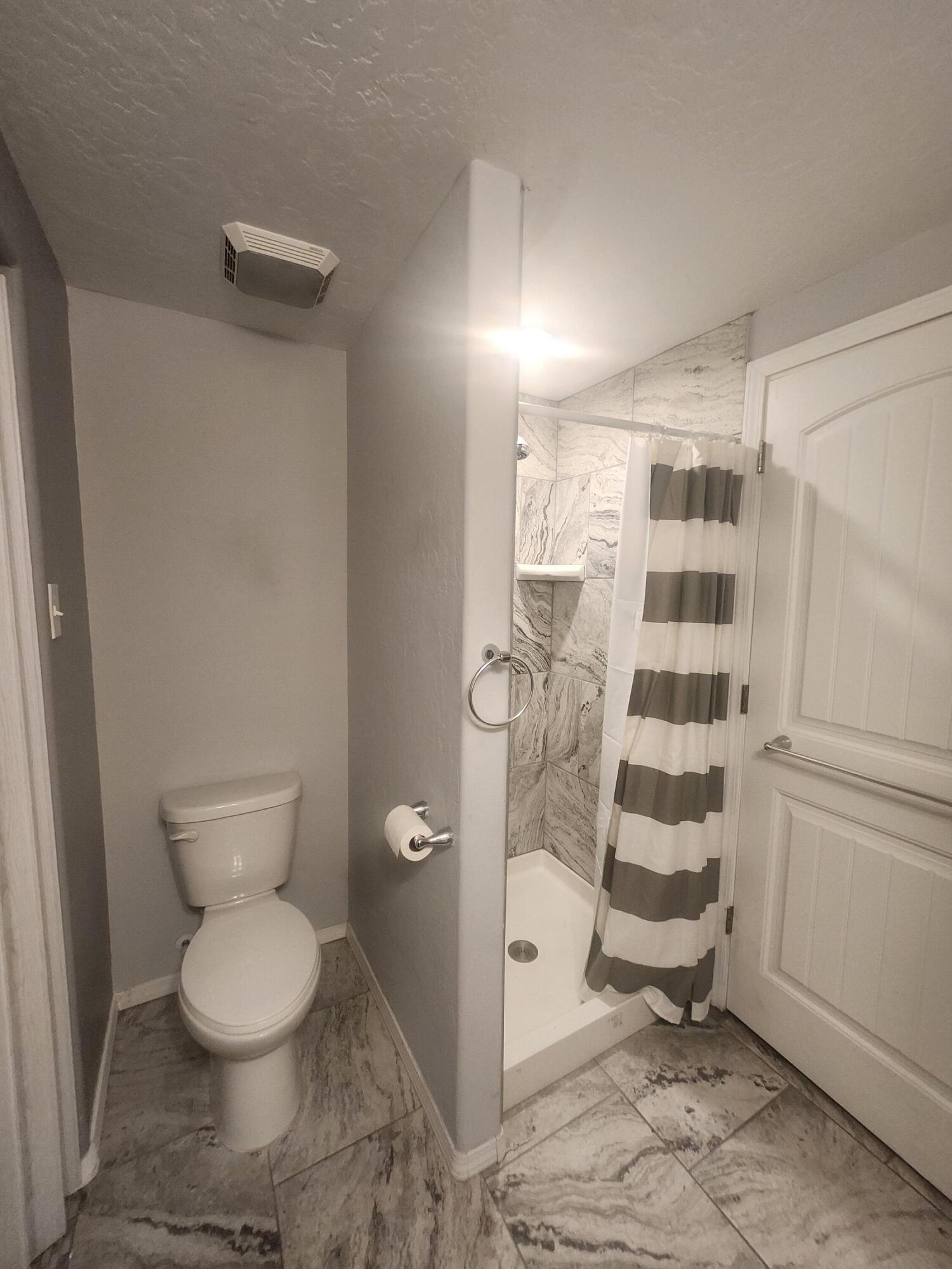 Photo 11 — 1032 Muriel Street NE