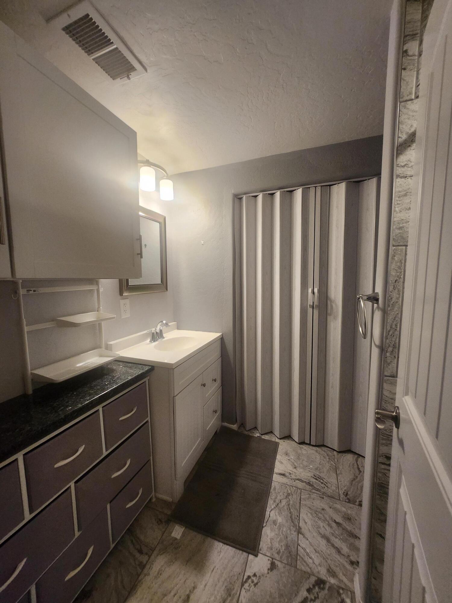 Photo 10 — 1032 Muriel Street NE
