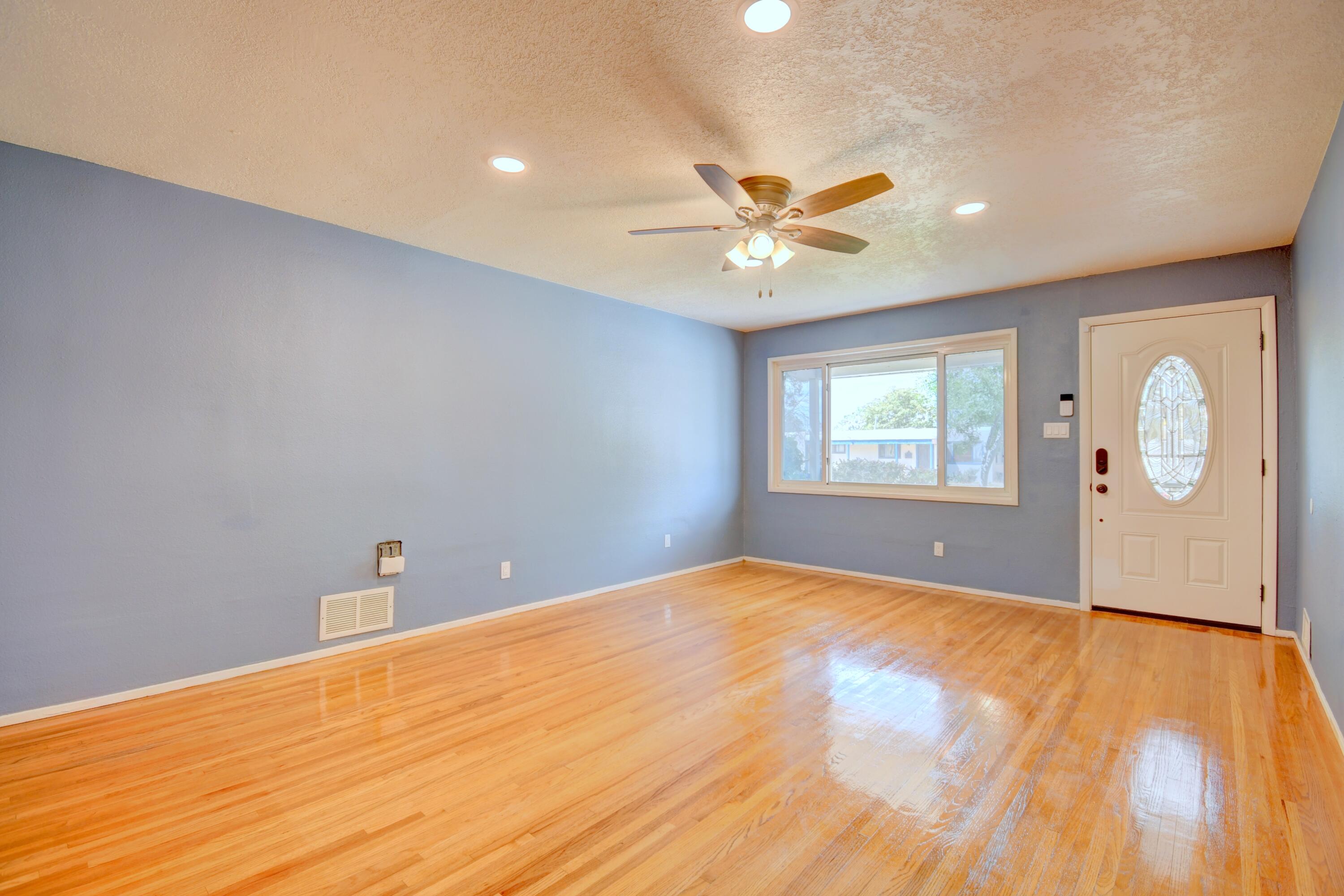 Photo 10 — 3112 Valencia Drive NE