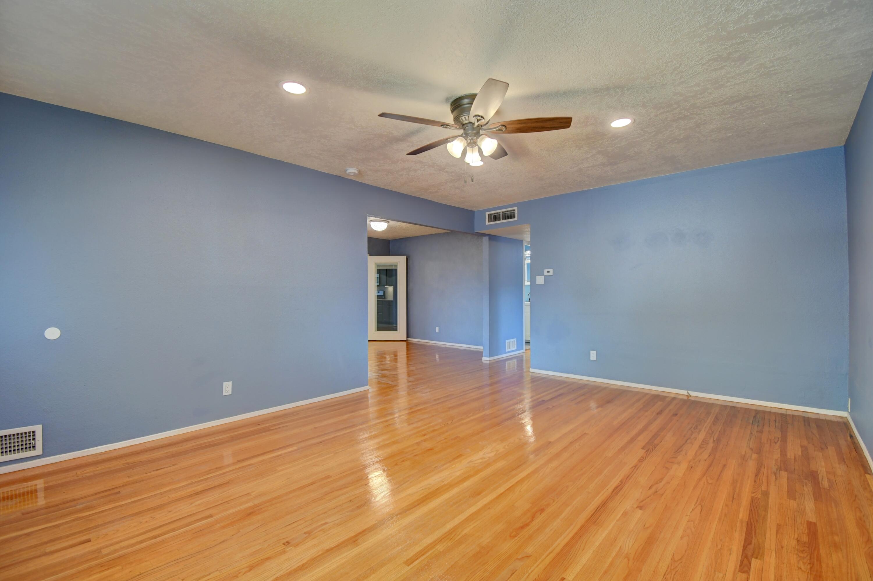 Photo 9 — 3112 Valencia Drive NE